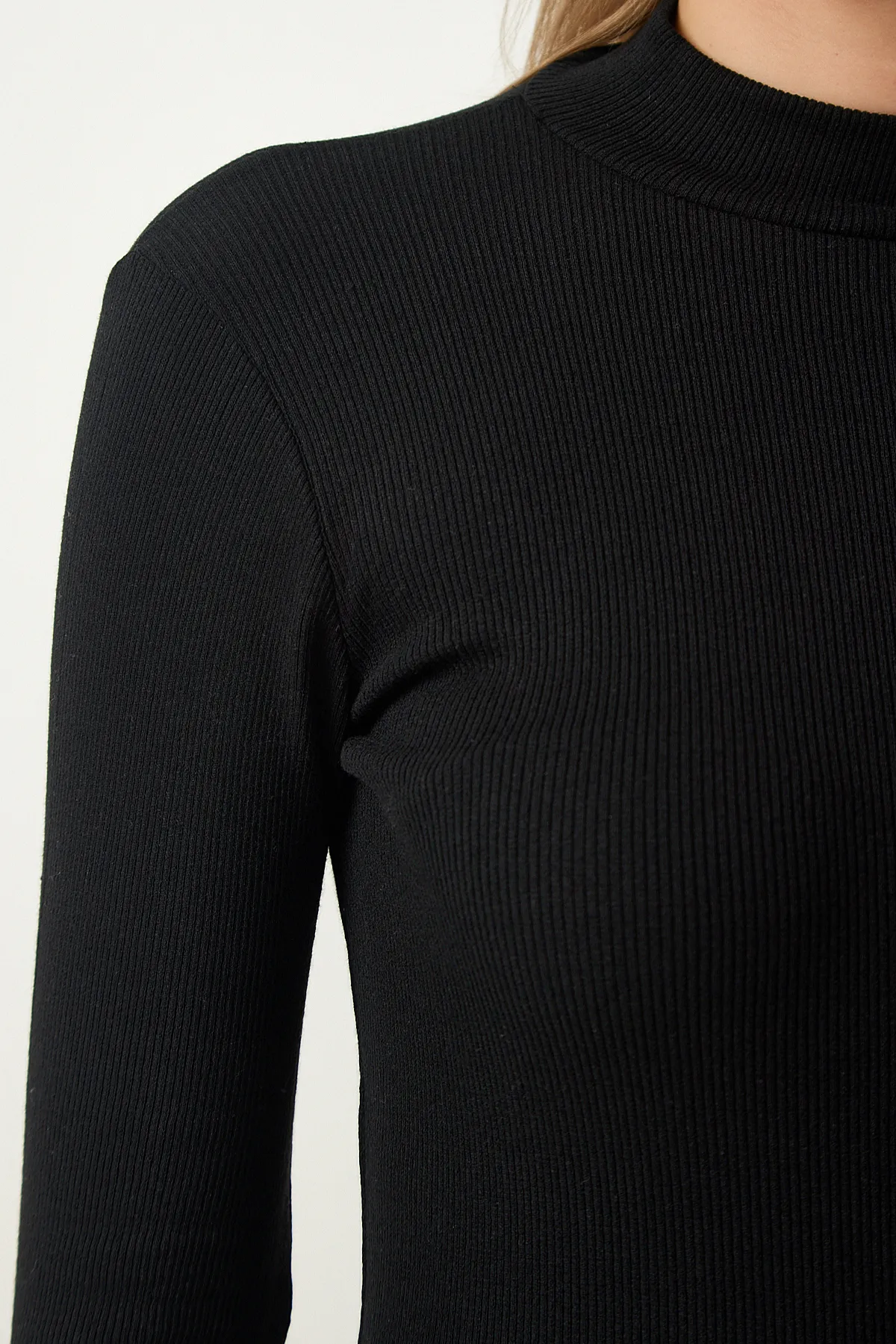 Happiness İstanbul  2er-Pack gerippte Rollkragen-Strickblusen für Damen in Schwarz und Weiß GT00053