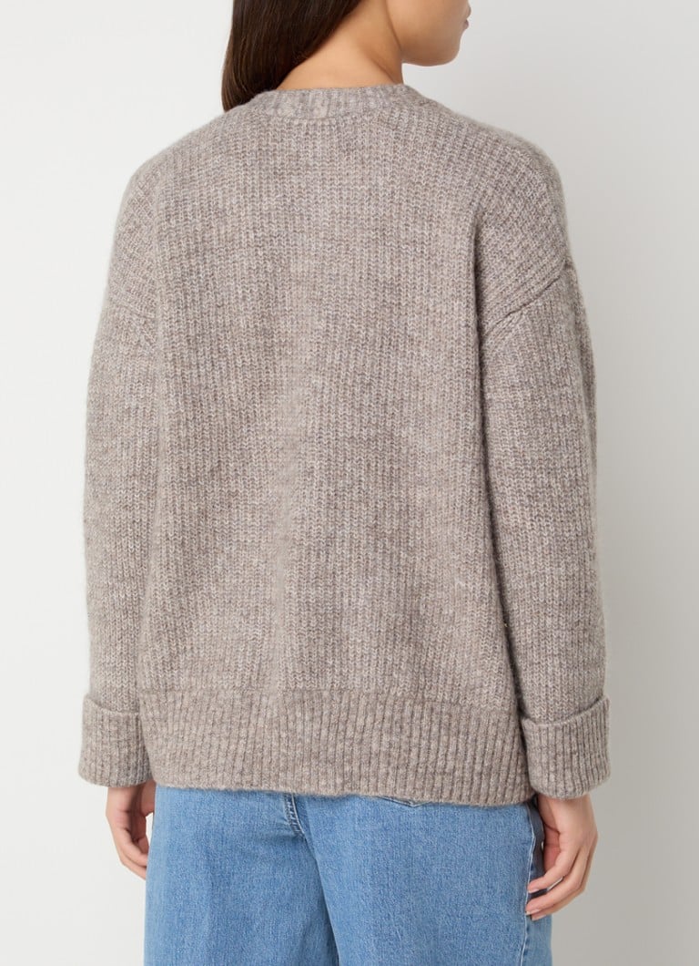 Cardigan Alva de la Selected Femme, confecționat din material gros tricotat cu un amestec de lână alpaca.