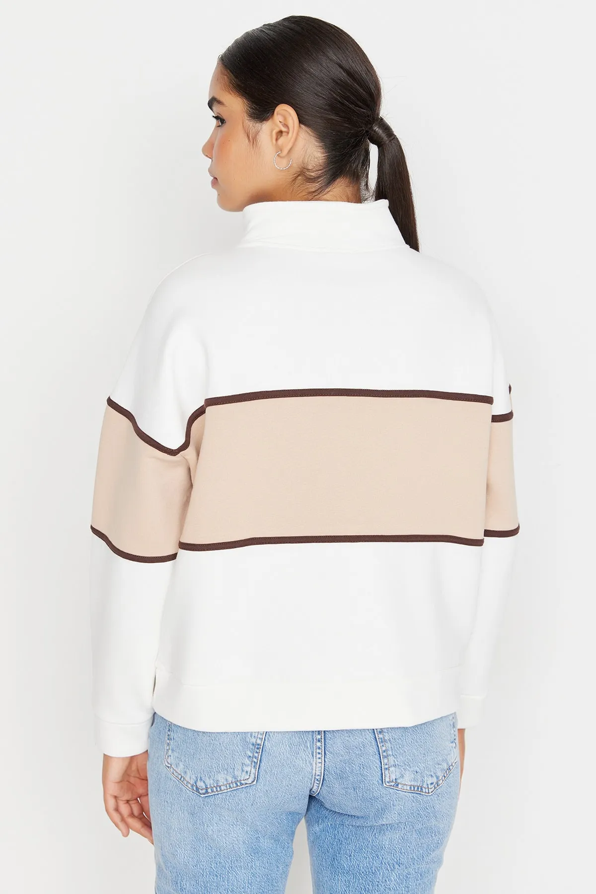 Trendyol Collection  Ecru Basic Bedrucktes Sweatshirt aus dickem Fleece-Strick TWOAW23SW00117