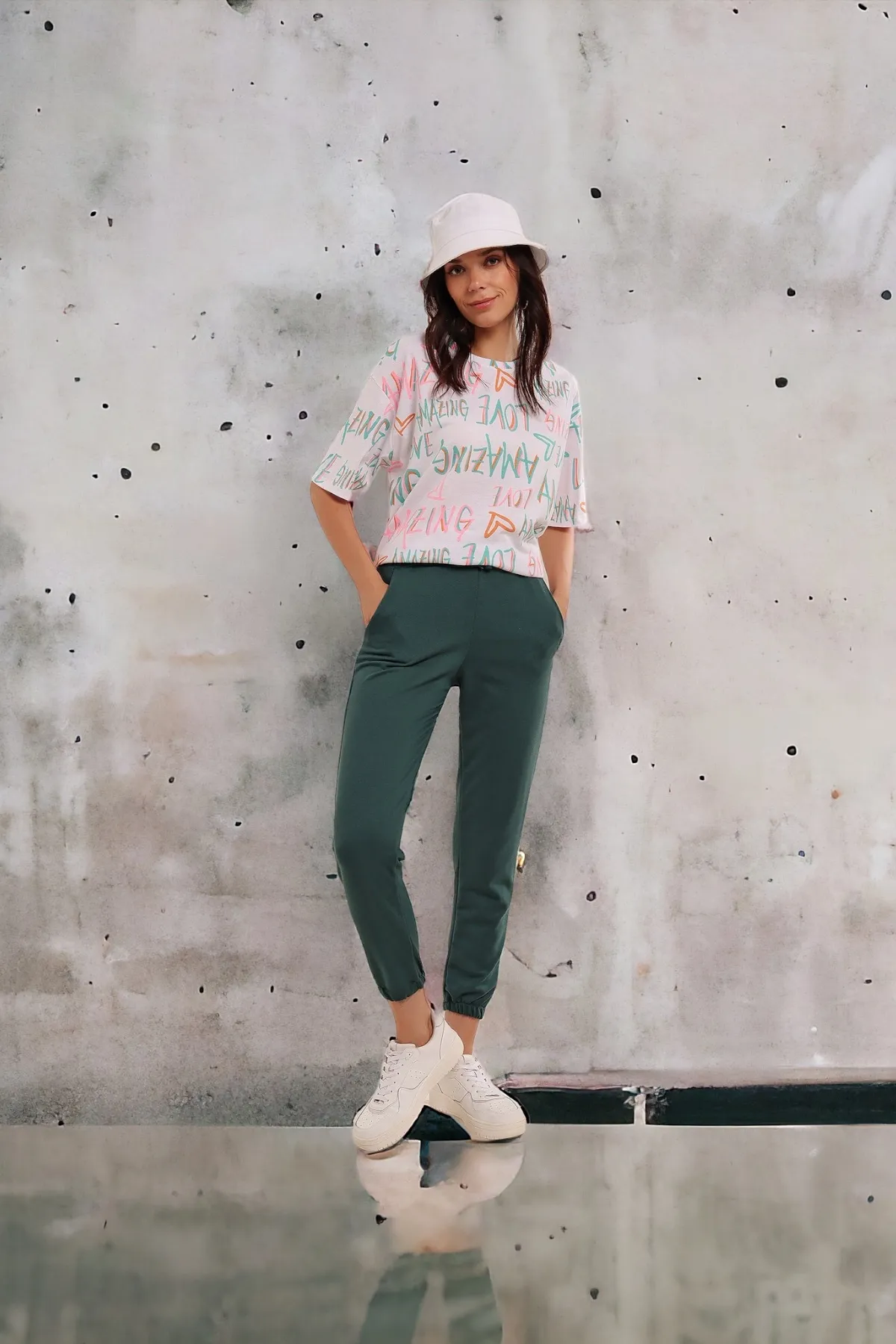 HAKKE  Grüne Taschen-Jogginghose für Damen