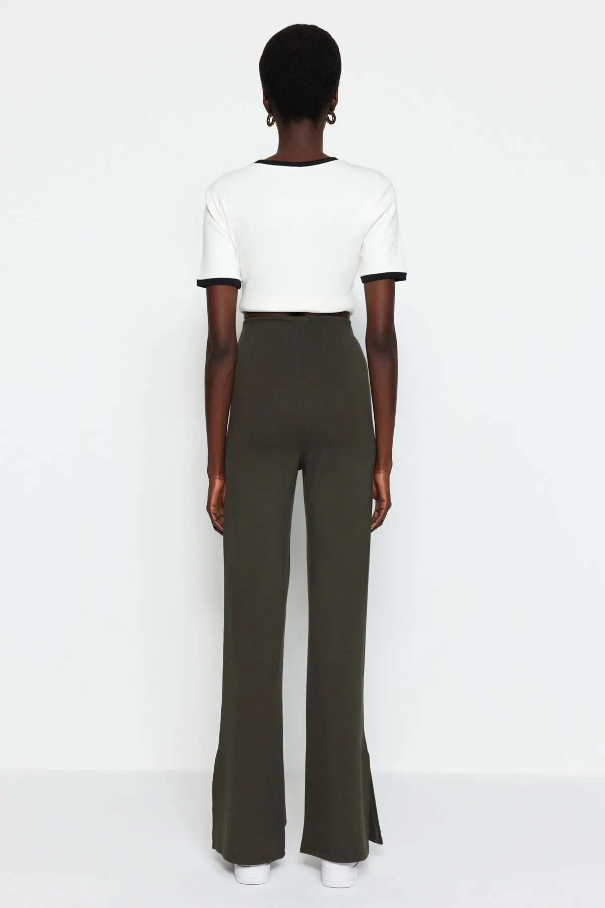 Trendyol Collection  Khakifarbene, seitlich geschlitzte, ausgestellte/spanische Strickhose mit hohem Bund TWOSS23PL00134