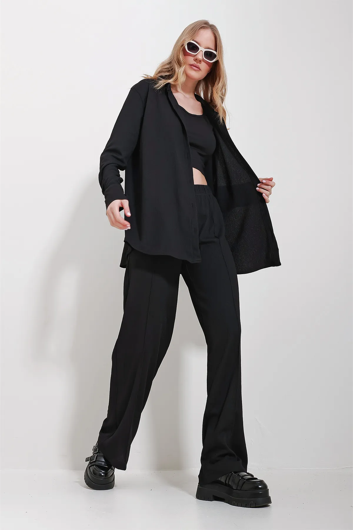 Trend Alaçatı Stili  Schwarzes Crop-Tanktop-Shirt und Hosen-Set für Damen ALC-X11606