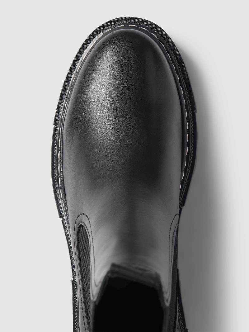 Chelsea Boots aus Leder mit Ziernaht in schwarz
