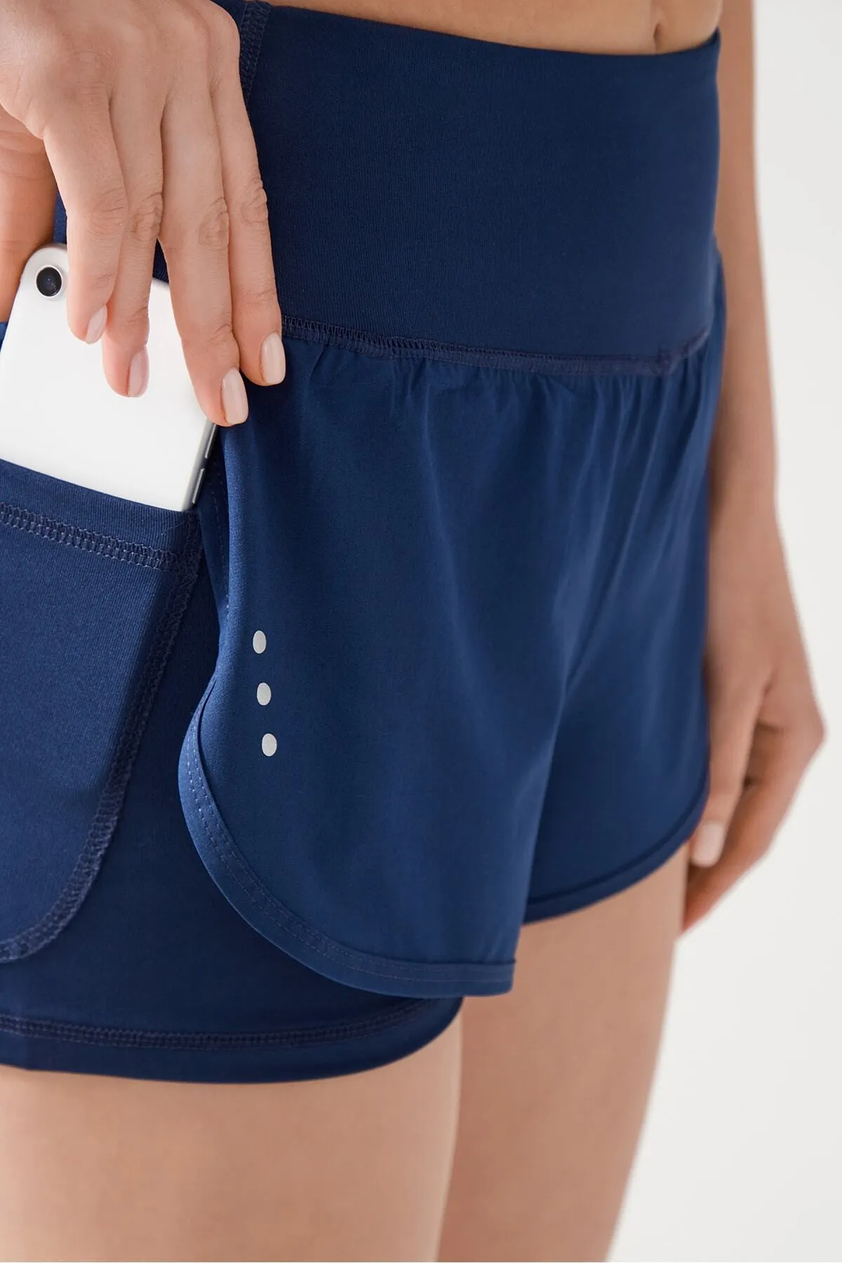 LOS OJOS  Marineblaue 2-Lagen-Sportshorts für Damen – Strumpfhose mit Shorts 2in1