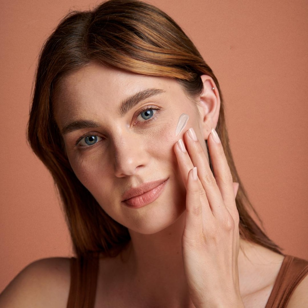 miyé [MY] EMULSION PERFECTRICE HYDRATANTE BIO Un soin confortable et hydratant bio qui élimine les imperfections.