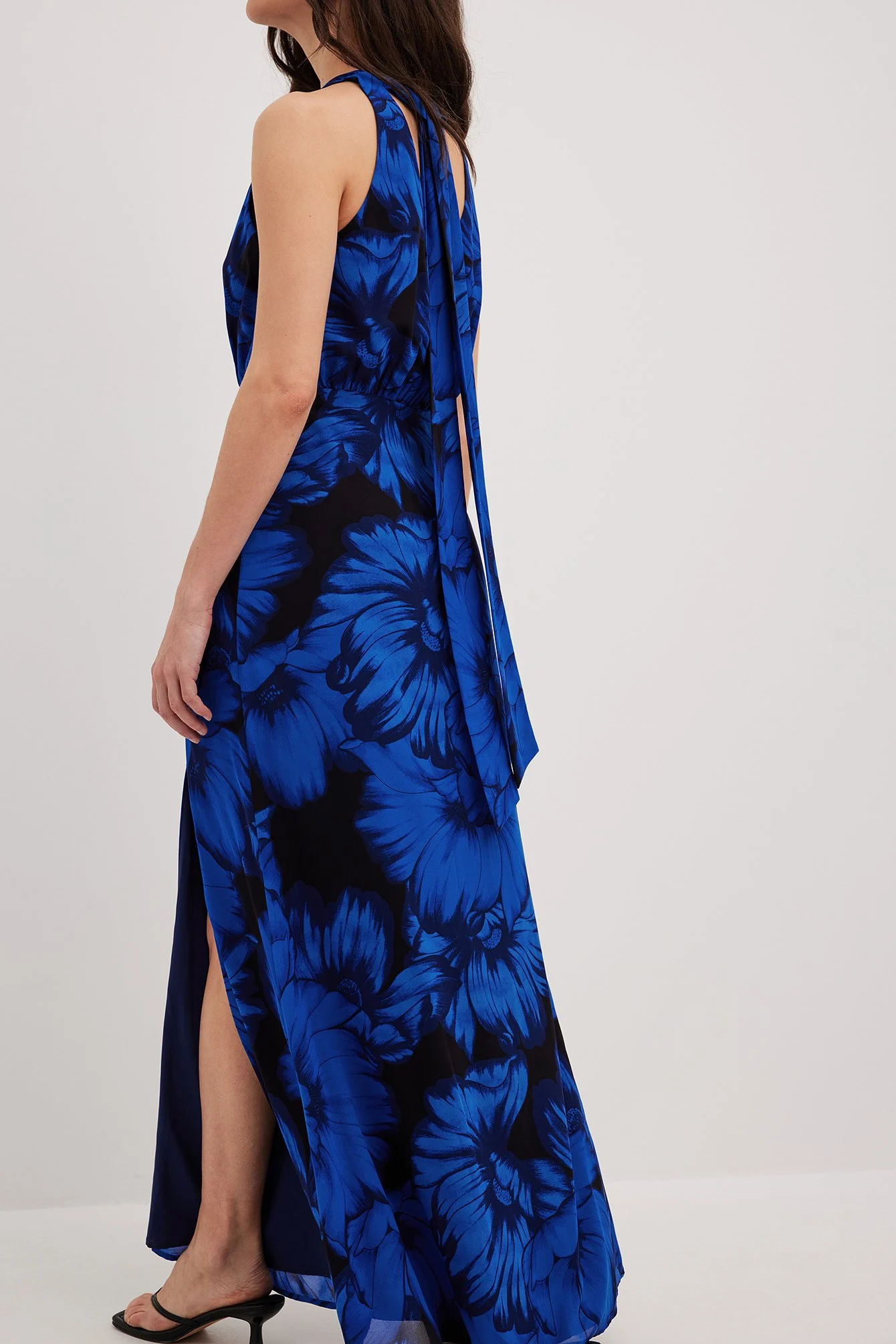 Maxi-Wickelkleid mit V-Ausschnitt