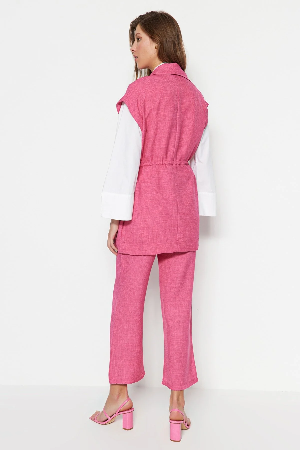Trendyol Modest  Fuchsiafarbener, innen gebundener Kimono-Hosenanzug in Leinenoptik TCTSS23US00061