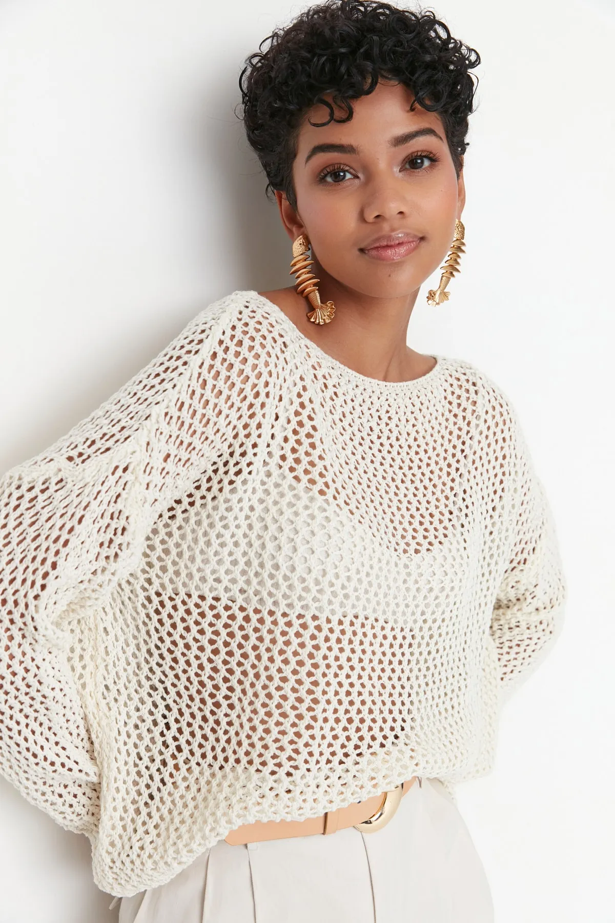 Trendyol Collection  Ecrufarbener, extra weiter Baumwoll-Strickpullover mit Lochmuster TWOAW20FV0184