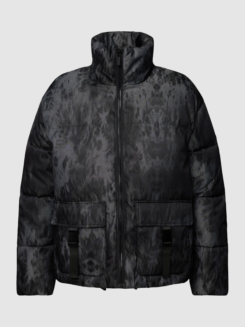 Steppjacke mit Pattentaschen in schwarz