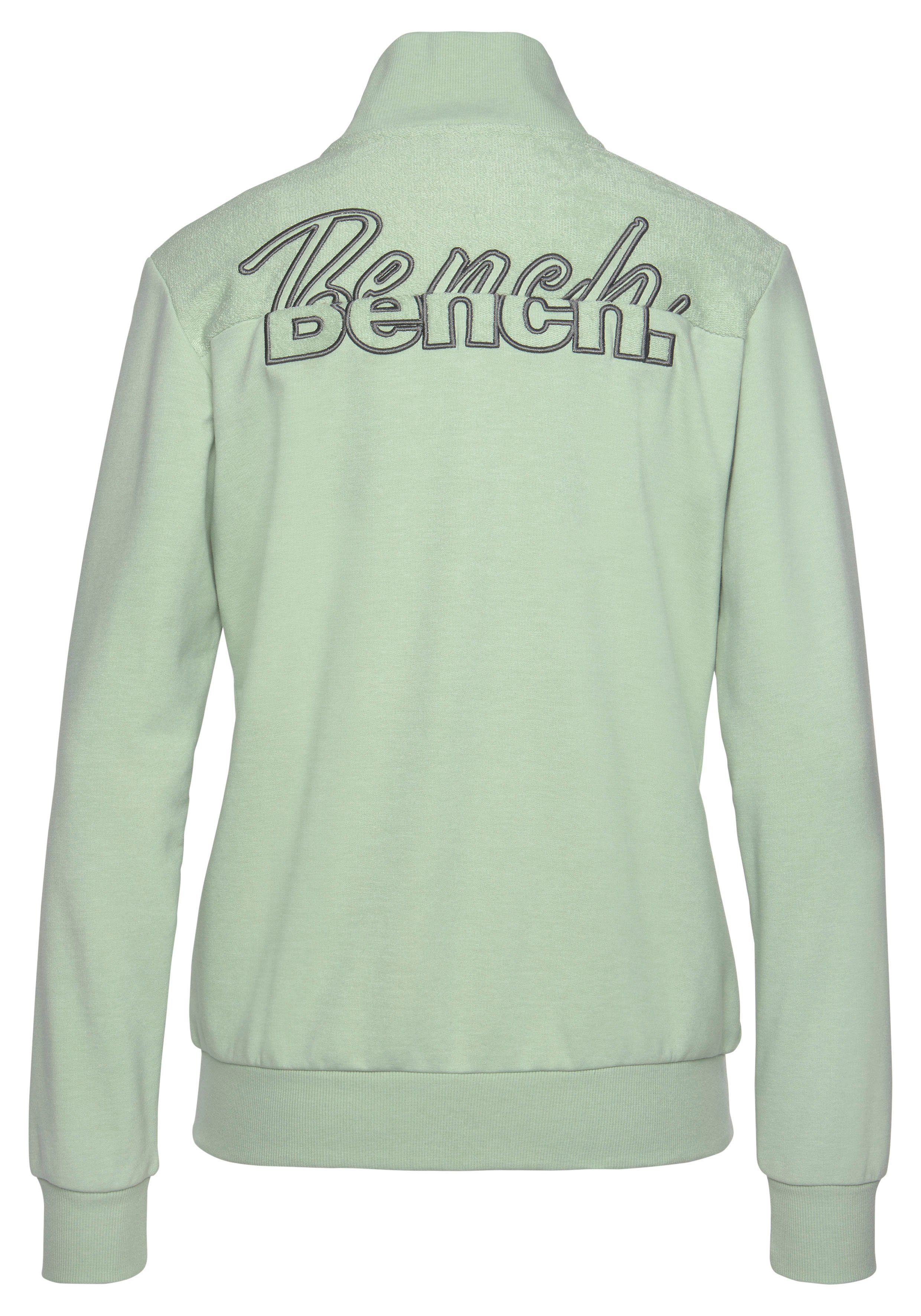 Bench. Sweatjacke mit zwei Logo Stickereien, Loungeanzug
