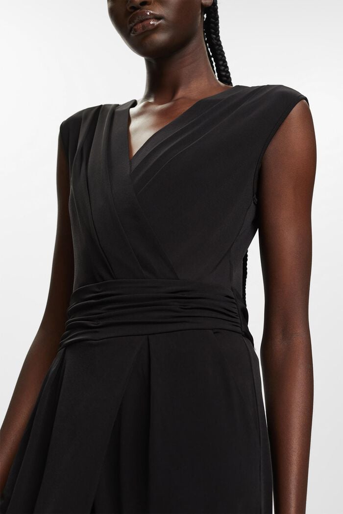 Jumpsuit mit Crossover-V-Ausschnitt