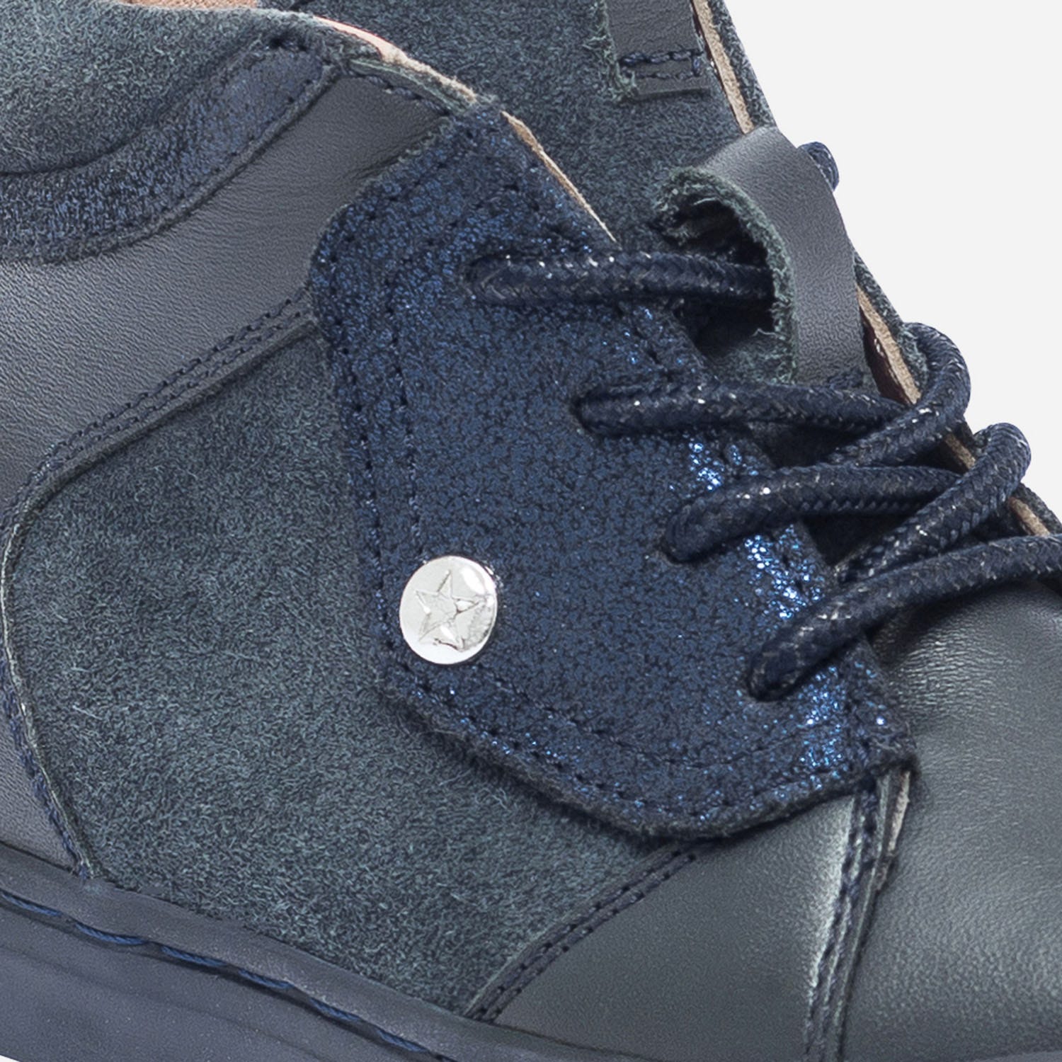 Boots à lacet bleu marine en cuir et cuir velours