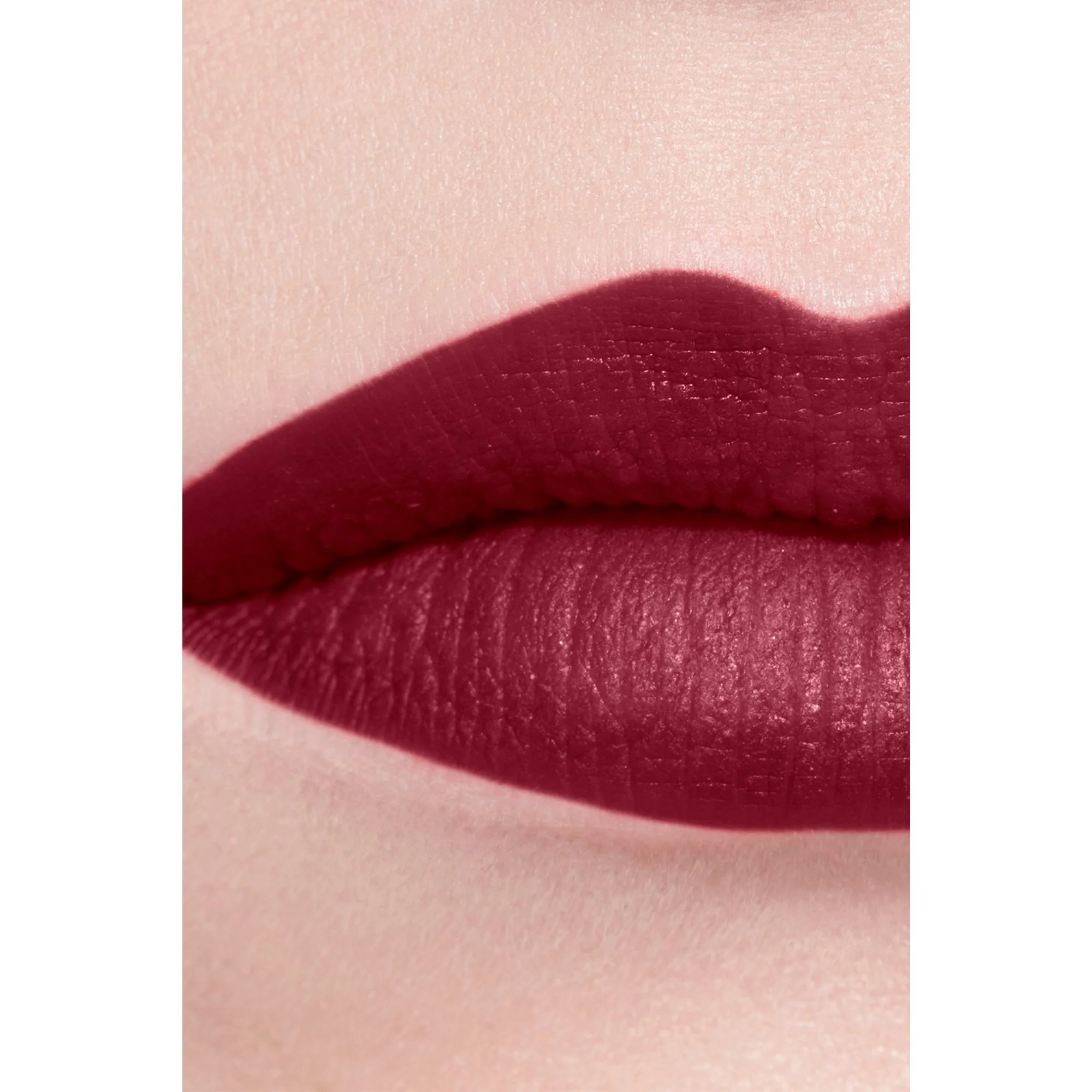 ROUGE ALLURE VELVET - EL LABIAL LUMINOSO Y TERCIOPELOSO
