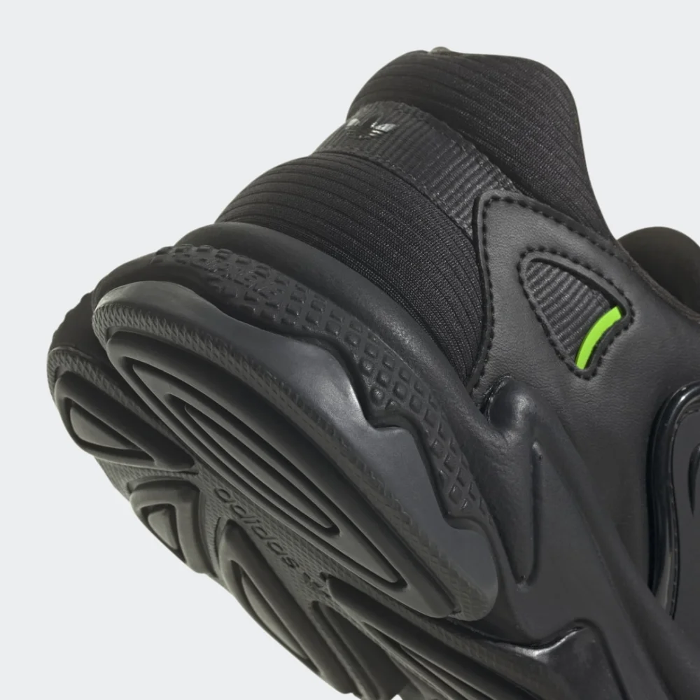 adidas Oztral HP6565 / schwarz