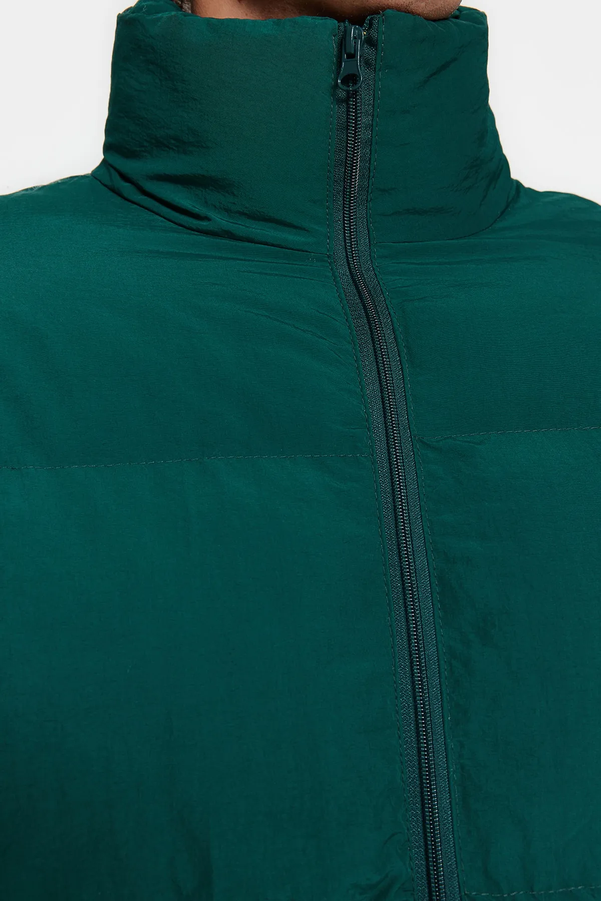 Trendyol Collection  Grüne Unisex-Pufferjacke in Oversize-Passform mit Stehkragen TMNAW24MO00003