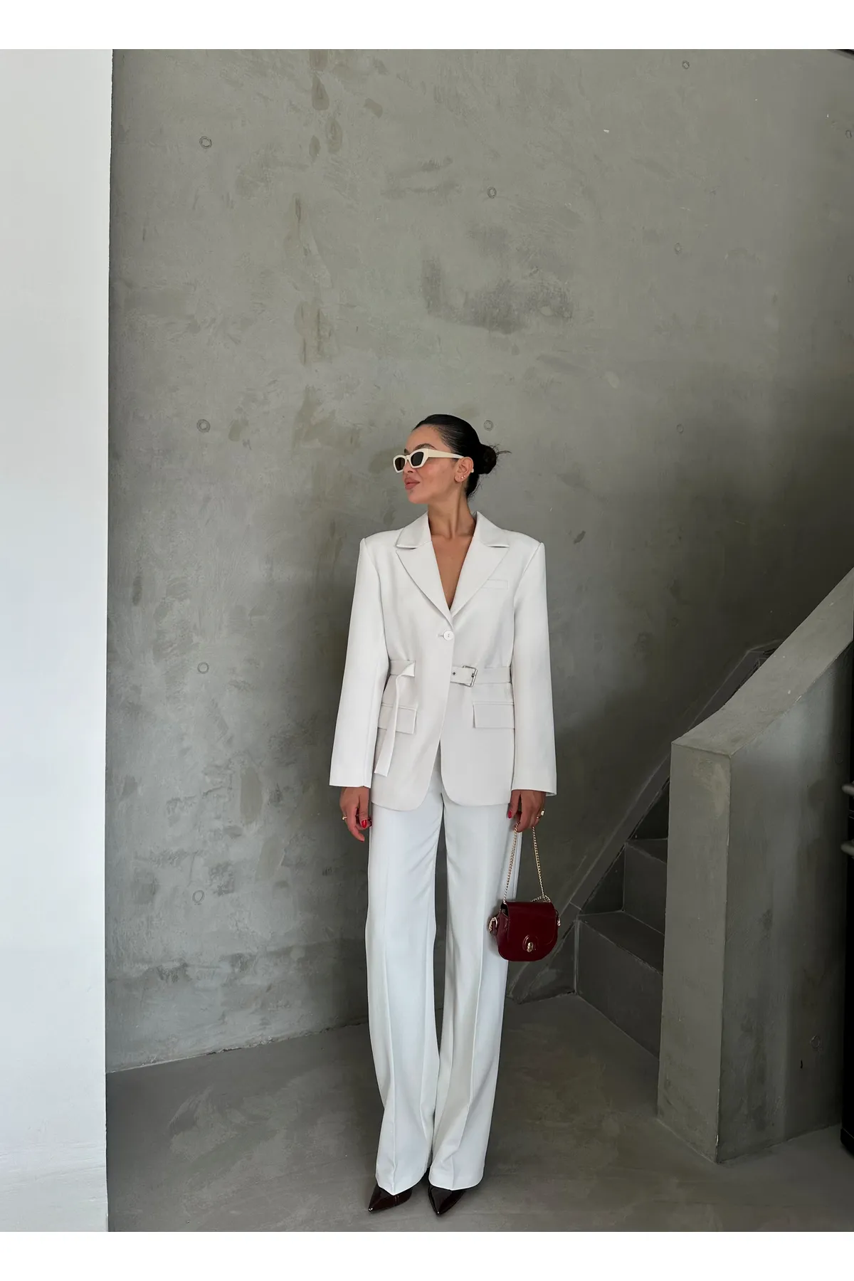 Laluvia  Weißes Set aus Jacke und Hose mit Gürtel