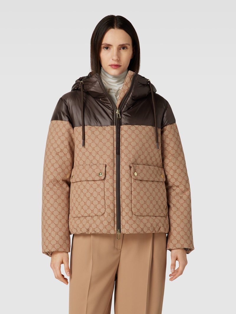 Steppjacke mit seitlichen Pattentaschen in camel