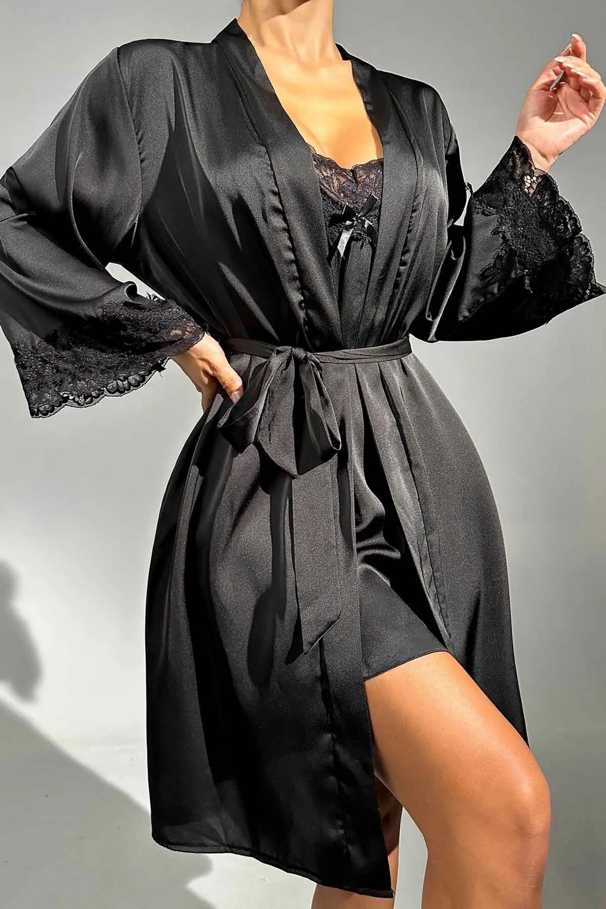 Merry See  Set aus besticktem Satin-Nachthemd mit Schnürung und Spitze