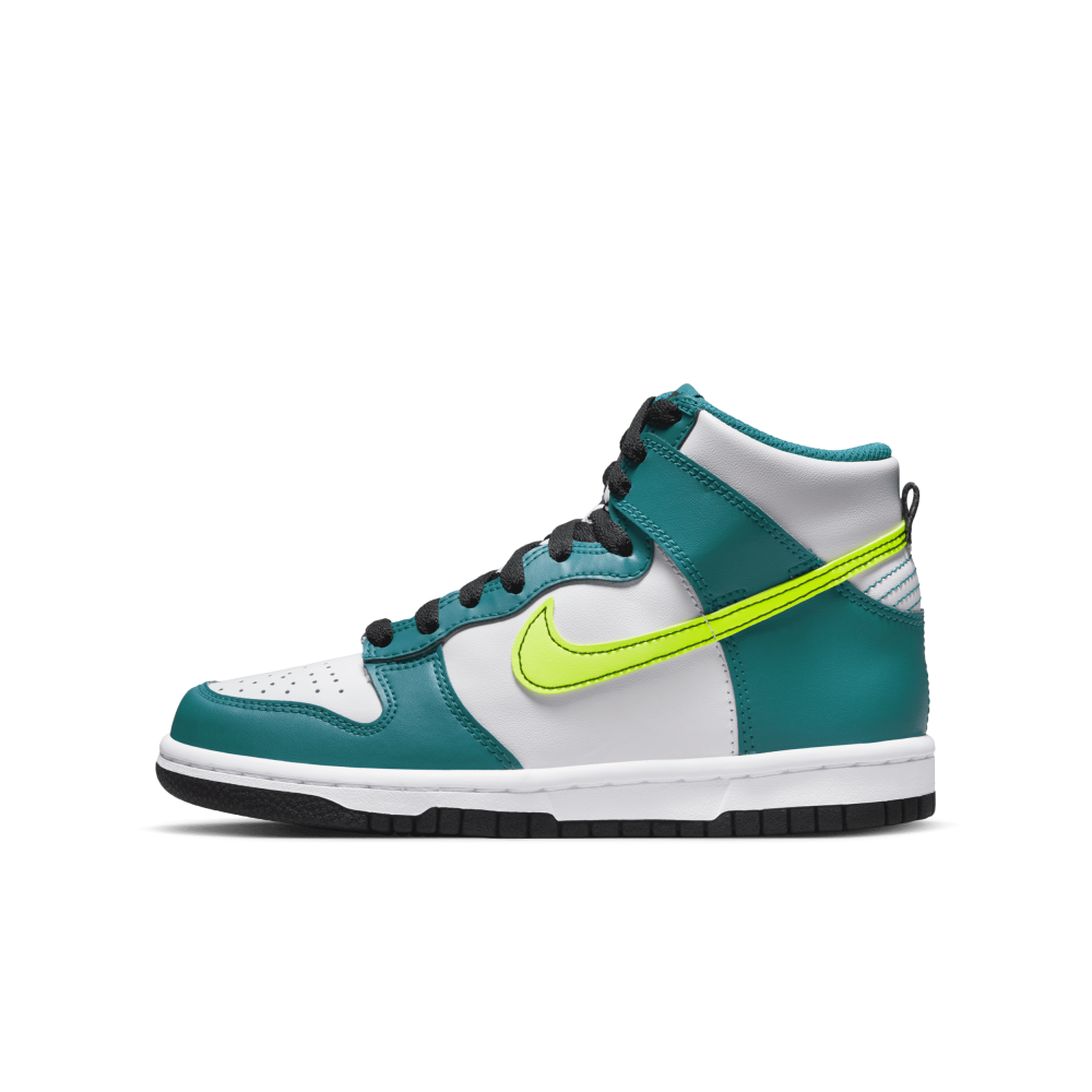 Nike Dunk High DB2179-109 / weiss