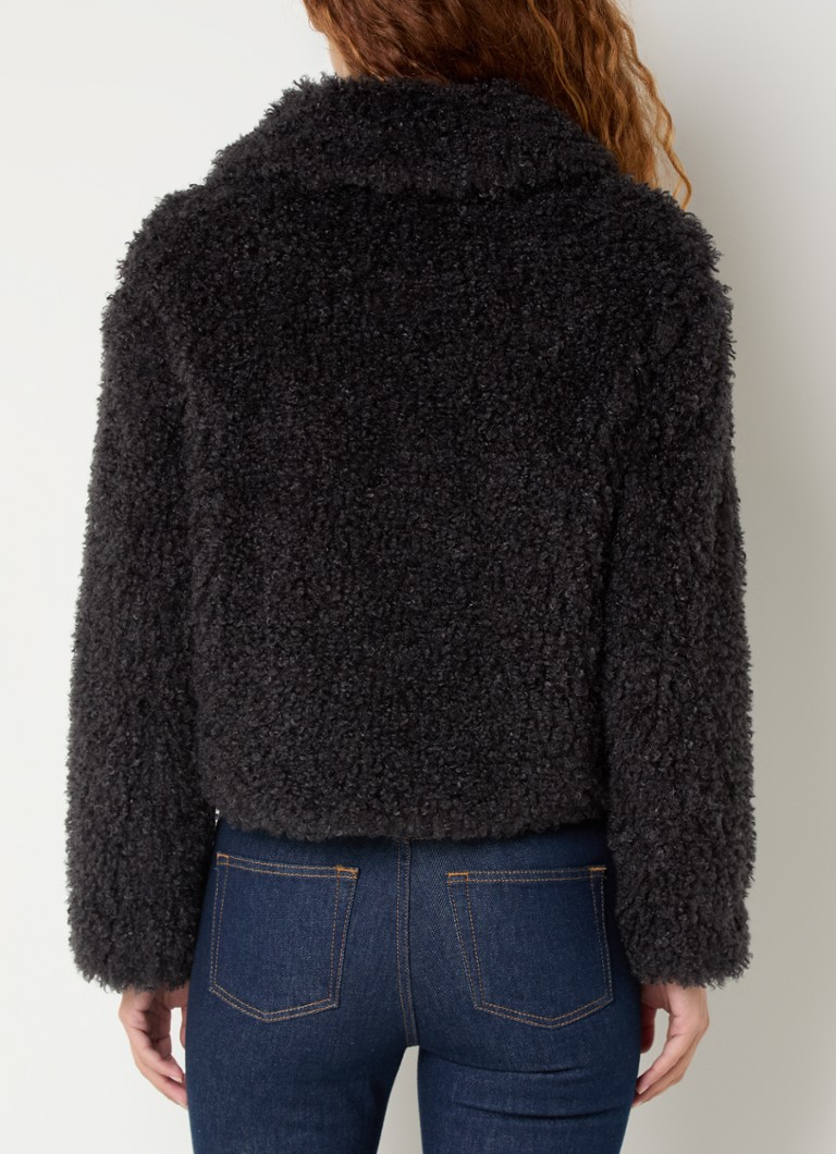Chaqueta de peluche Gabynette de Maje con cierre de corchete