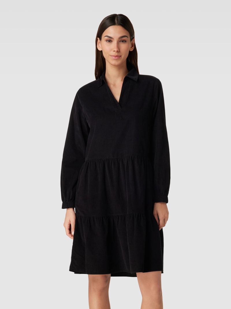 Knielanges Kleid aus Cord im Stufen-Look in schwarz