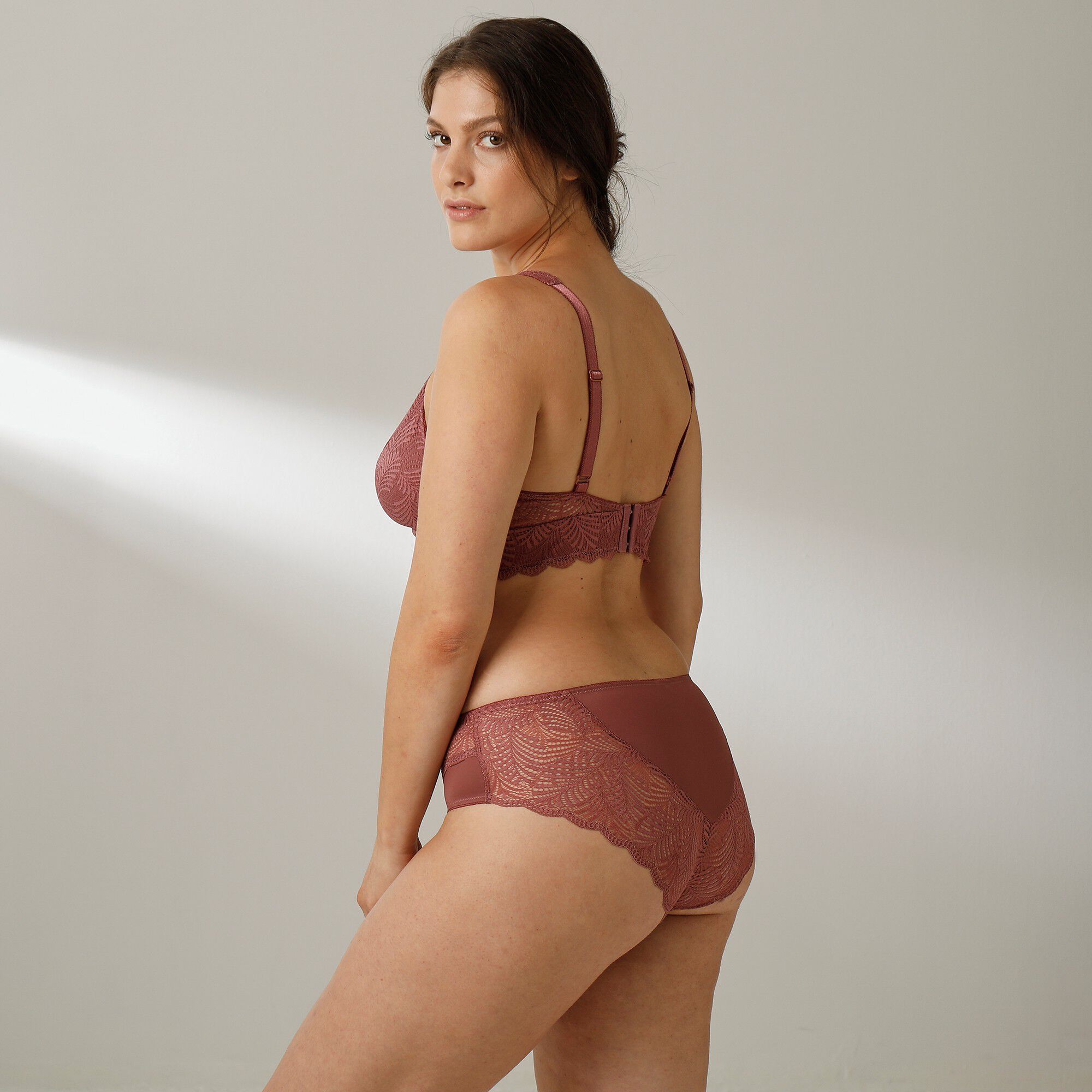 Soutien-gorge forme foulard en dentelle stretch Taripa