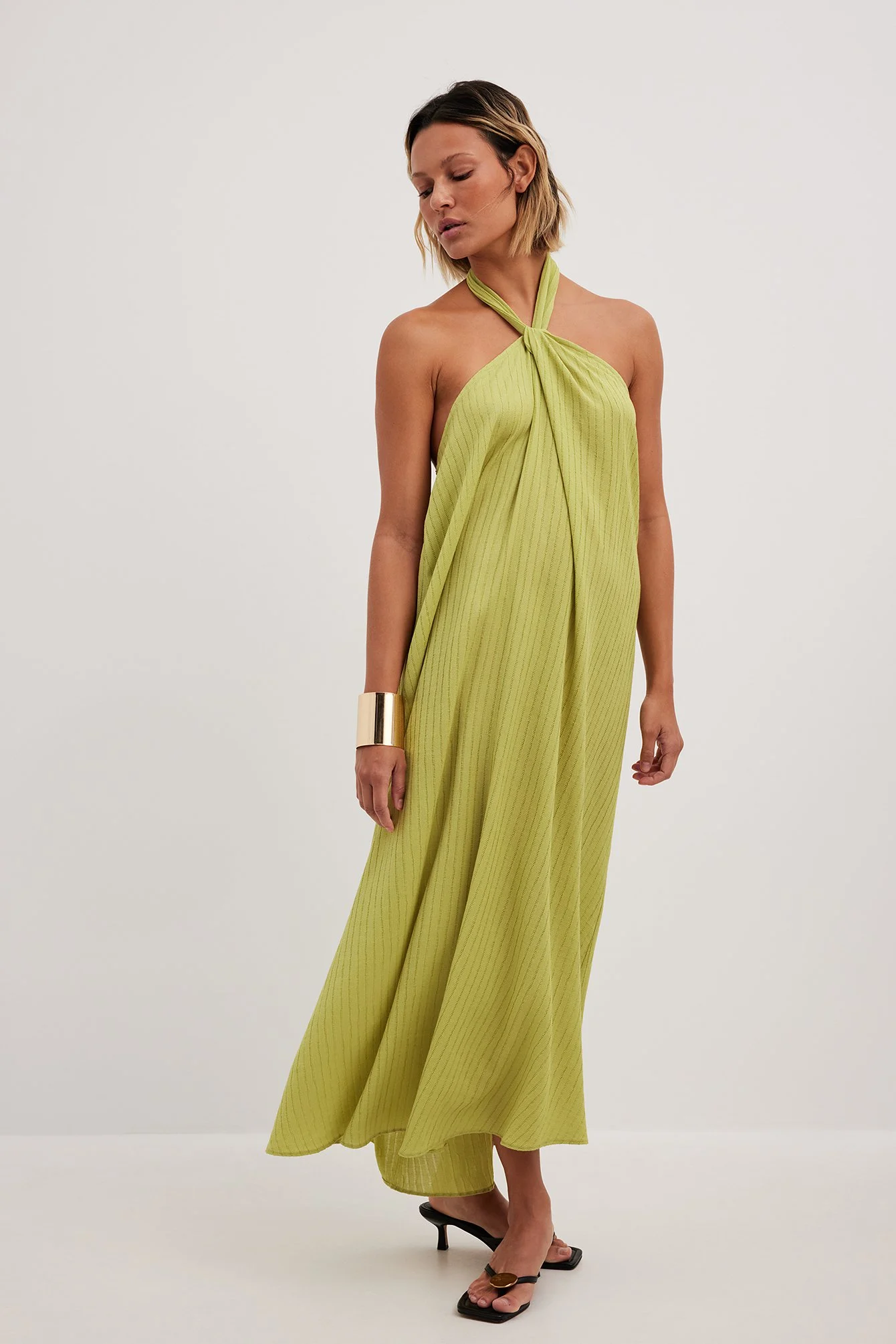 Strukturiertes Midikleid mit Neckholder