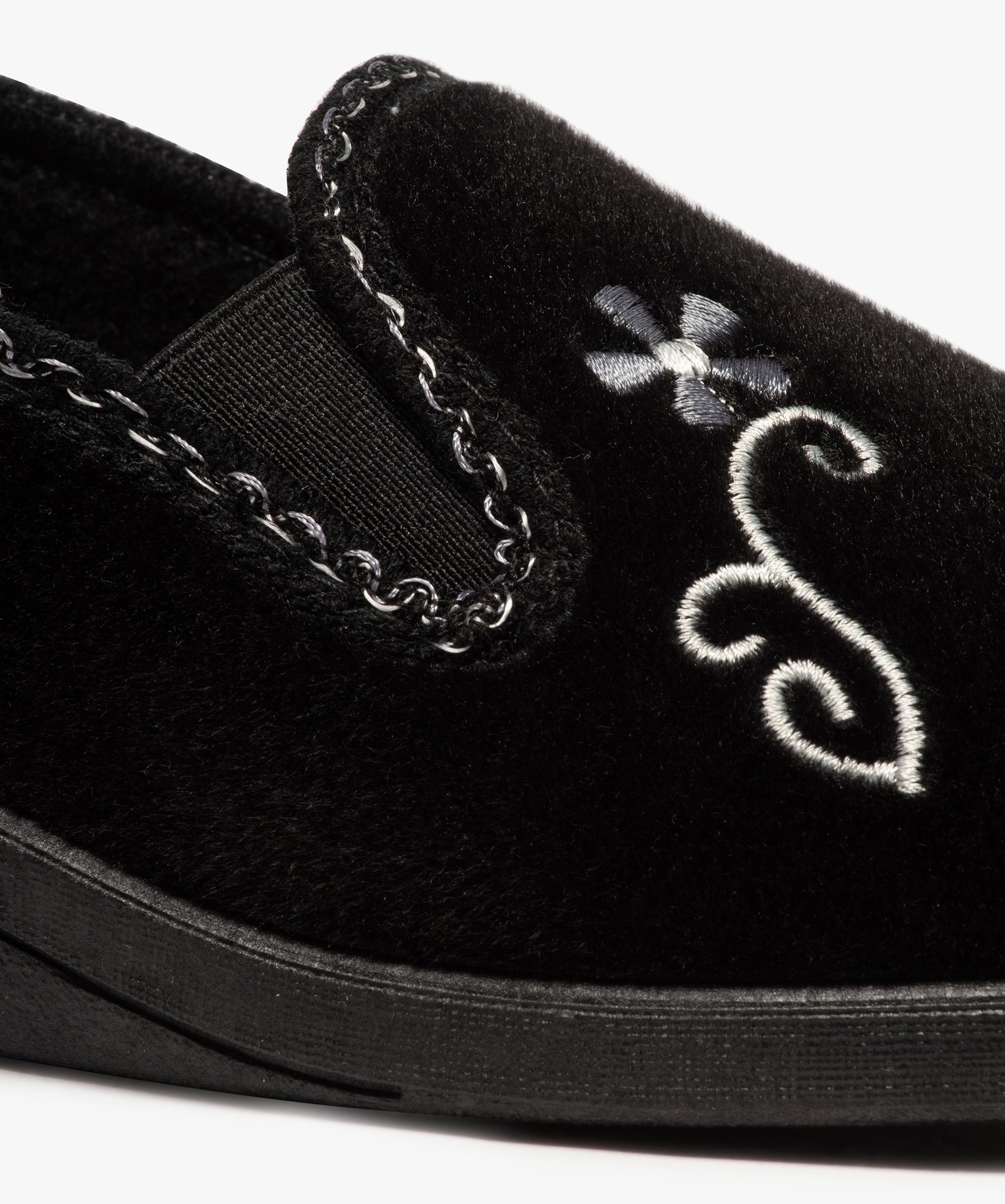 Chaussons femme à talon compensé et dessus brodé noir | GEMO