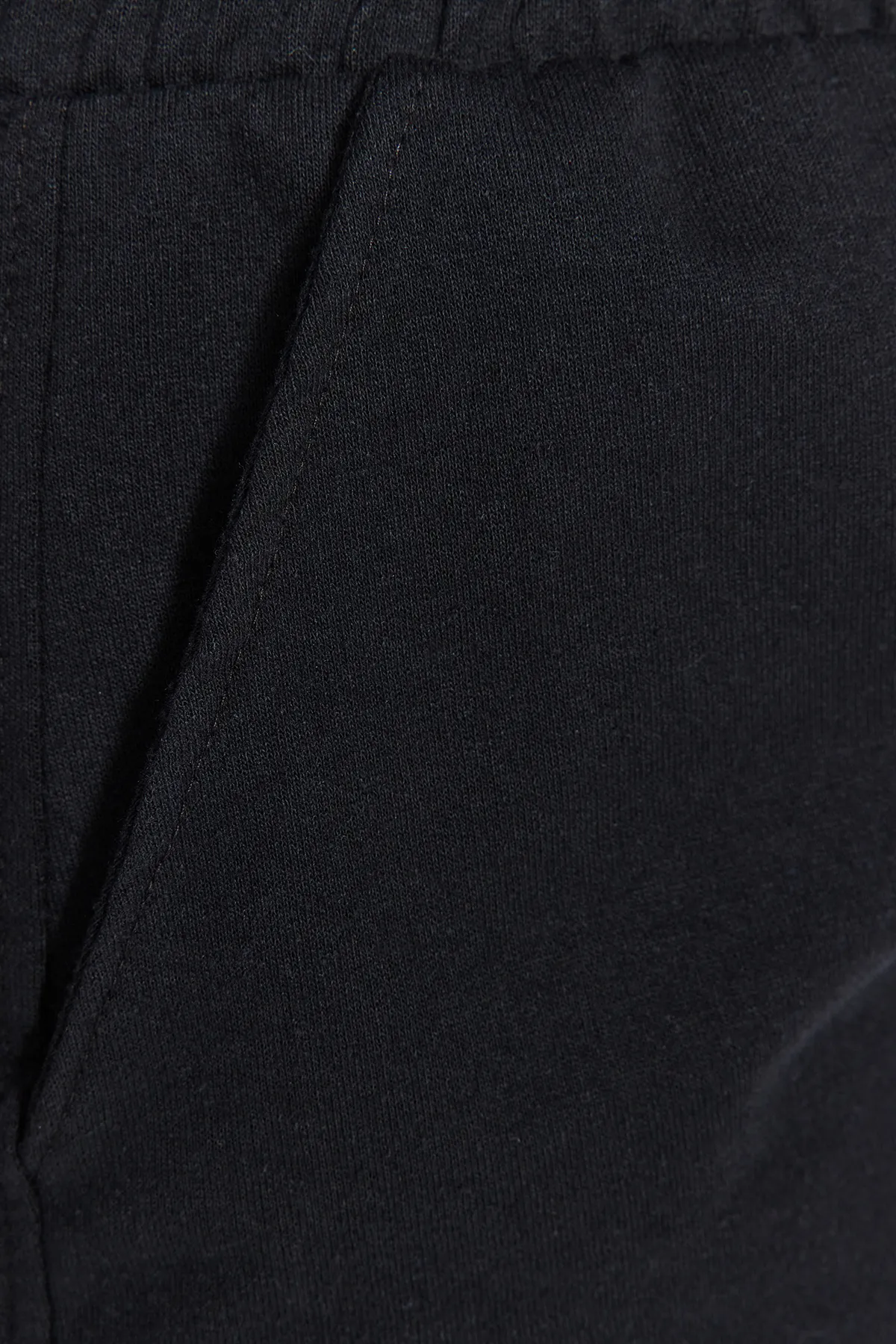 Trendyol Curve  Schwarze dicke Strick-Jogginghose TBBAW24AJ00013