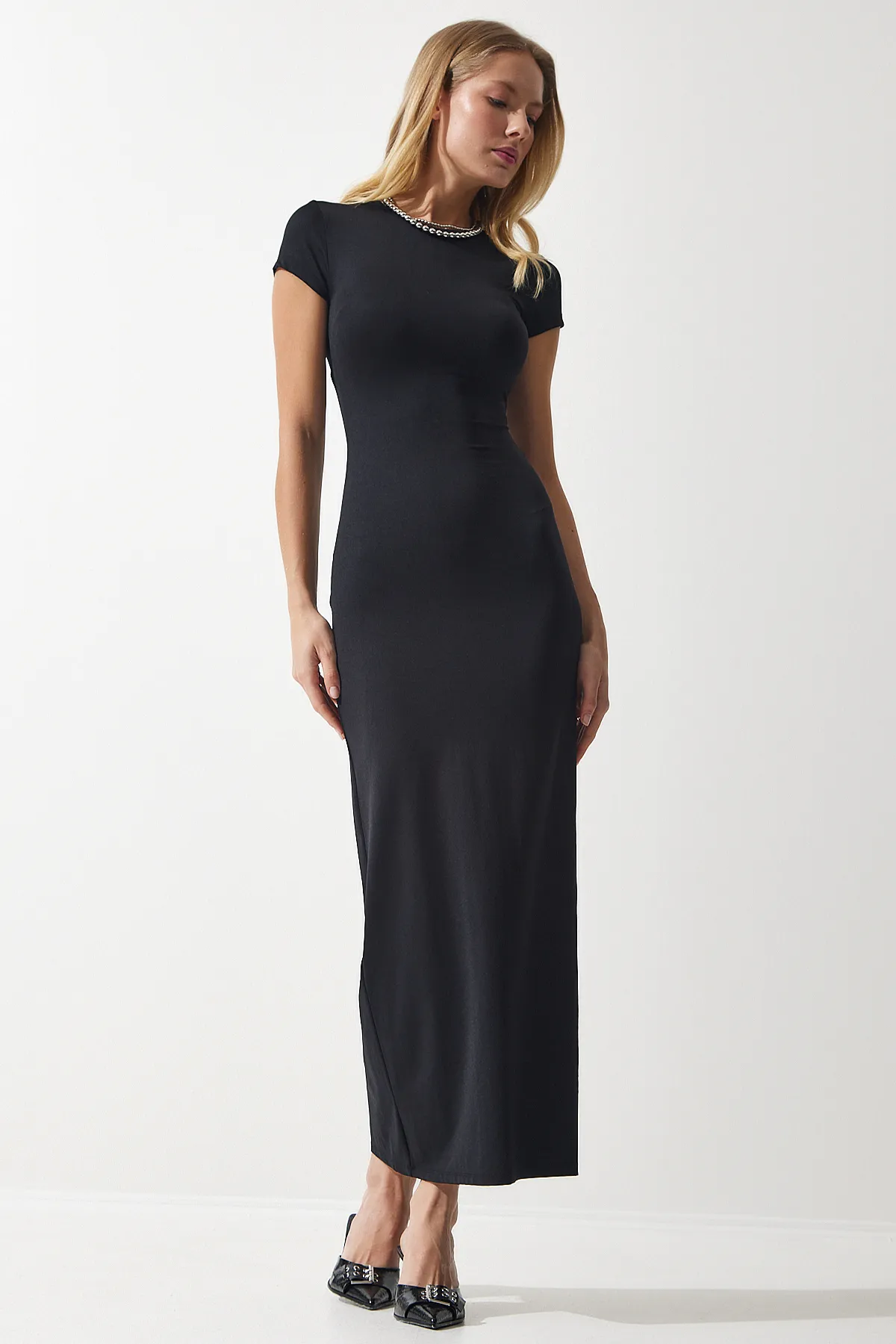 Happiness İstanbul  Schwarzes Strickkleid „Saran Sandy“ mit Rundhalsausschnitt für Damen, UB00239