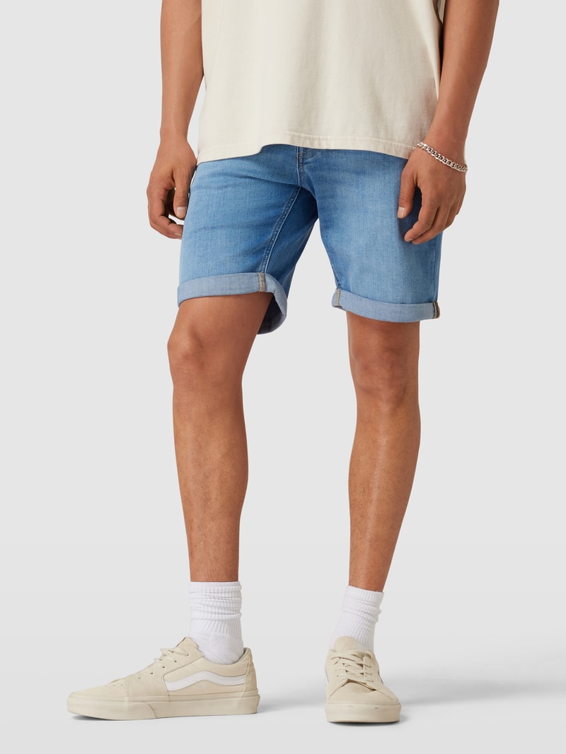 Jeansshorts mit Label-Patch Modell 'RICK' in jeans