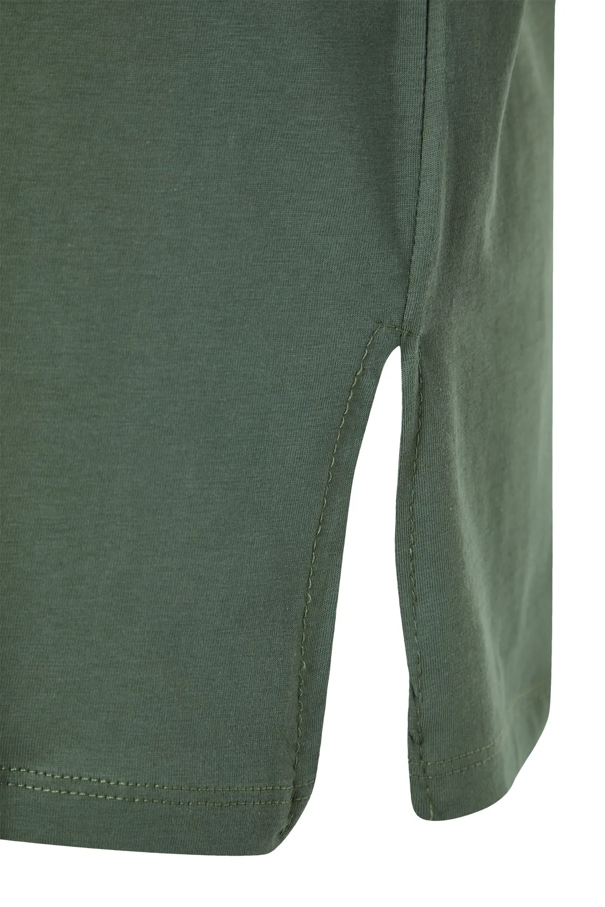 Trendyol Curve  Dunkles Mintgrünes Boyfriend-Strick-T-Shirt mit Rundhalsausschnitt und Schlitz TBBSS22BF0031
