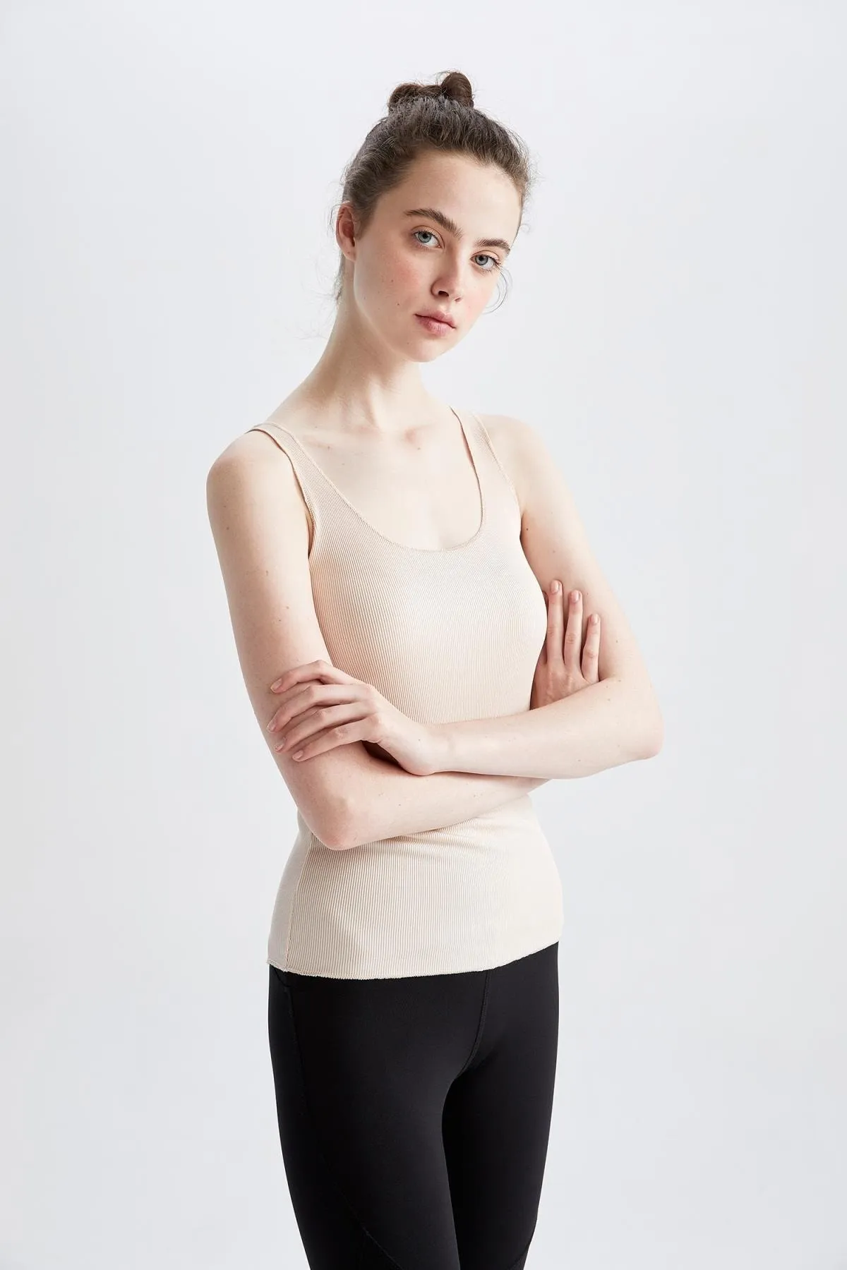 DeFacto  Passform: Slim-Fit-Unterhemd mit Rundhalsausschnitt