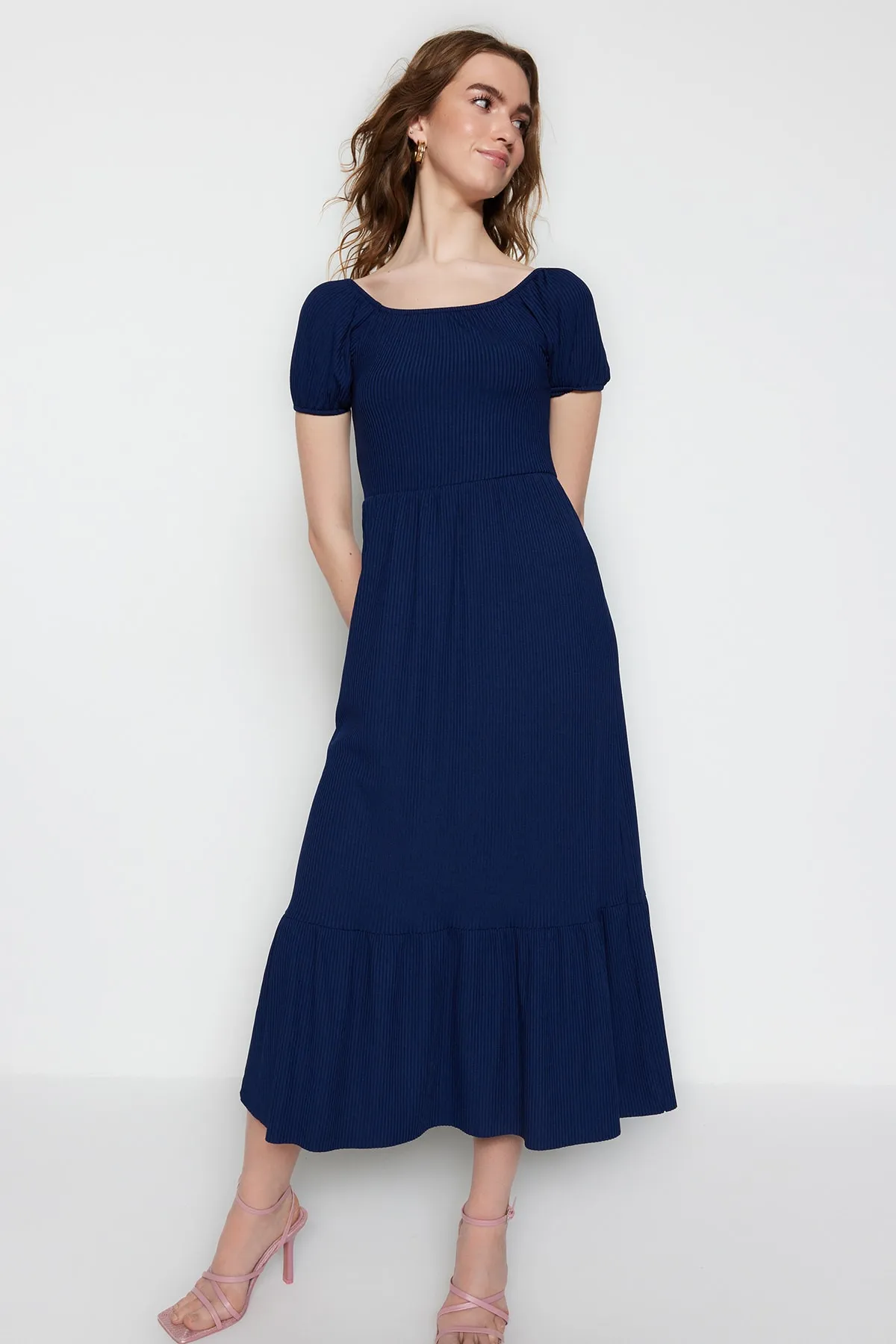 Trendyol Collection  Marineblaues Maxi-Strickkleid in A-Linie mit Carmenkragen TWOSS22EL0829