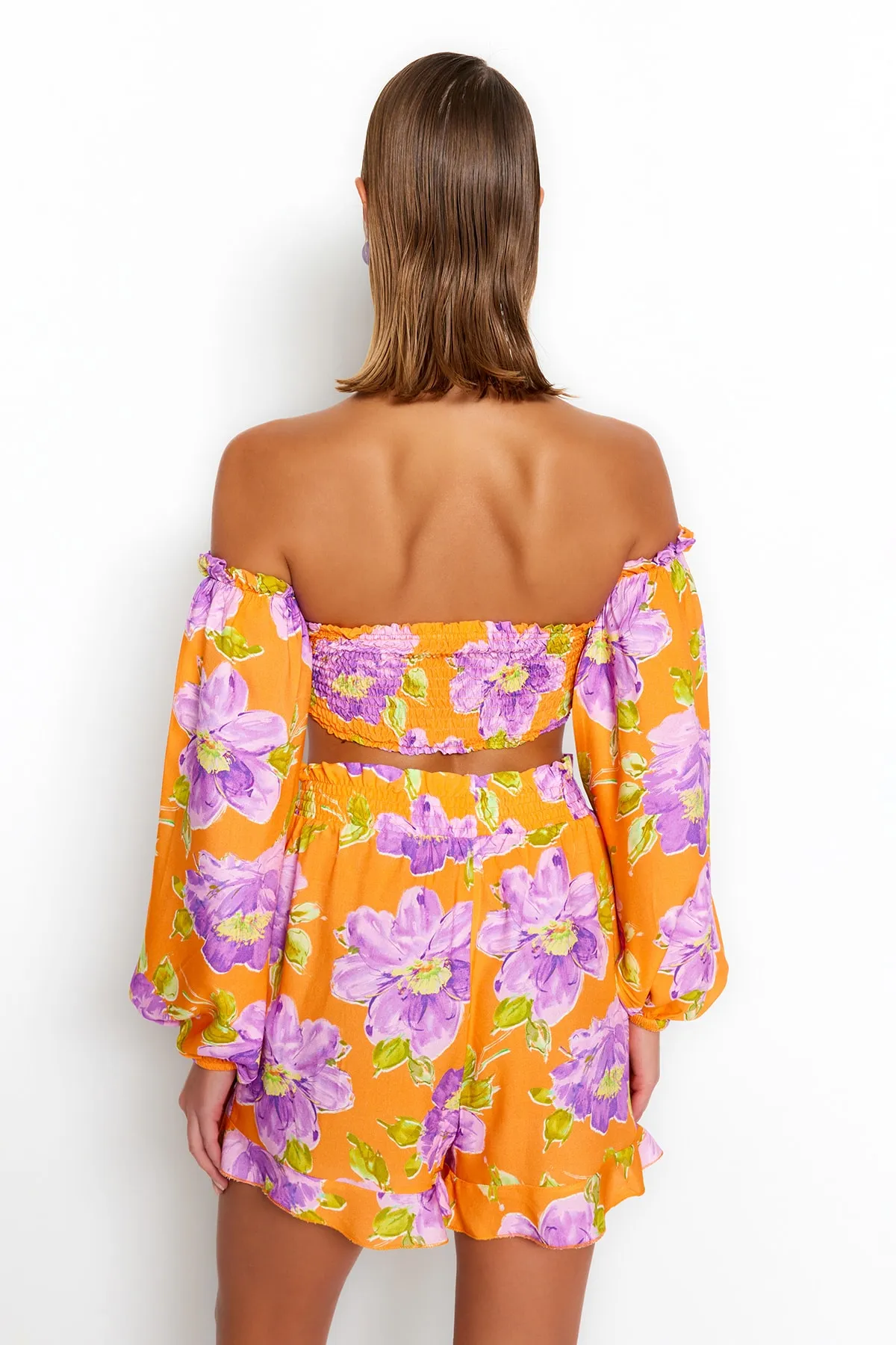 Trendyol Collection  Gewebtes Set mit Bluse und Shorts mit Blumenmuster und Bindeband TBESS22AU0016