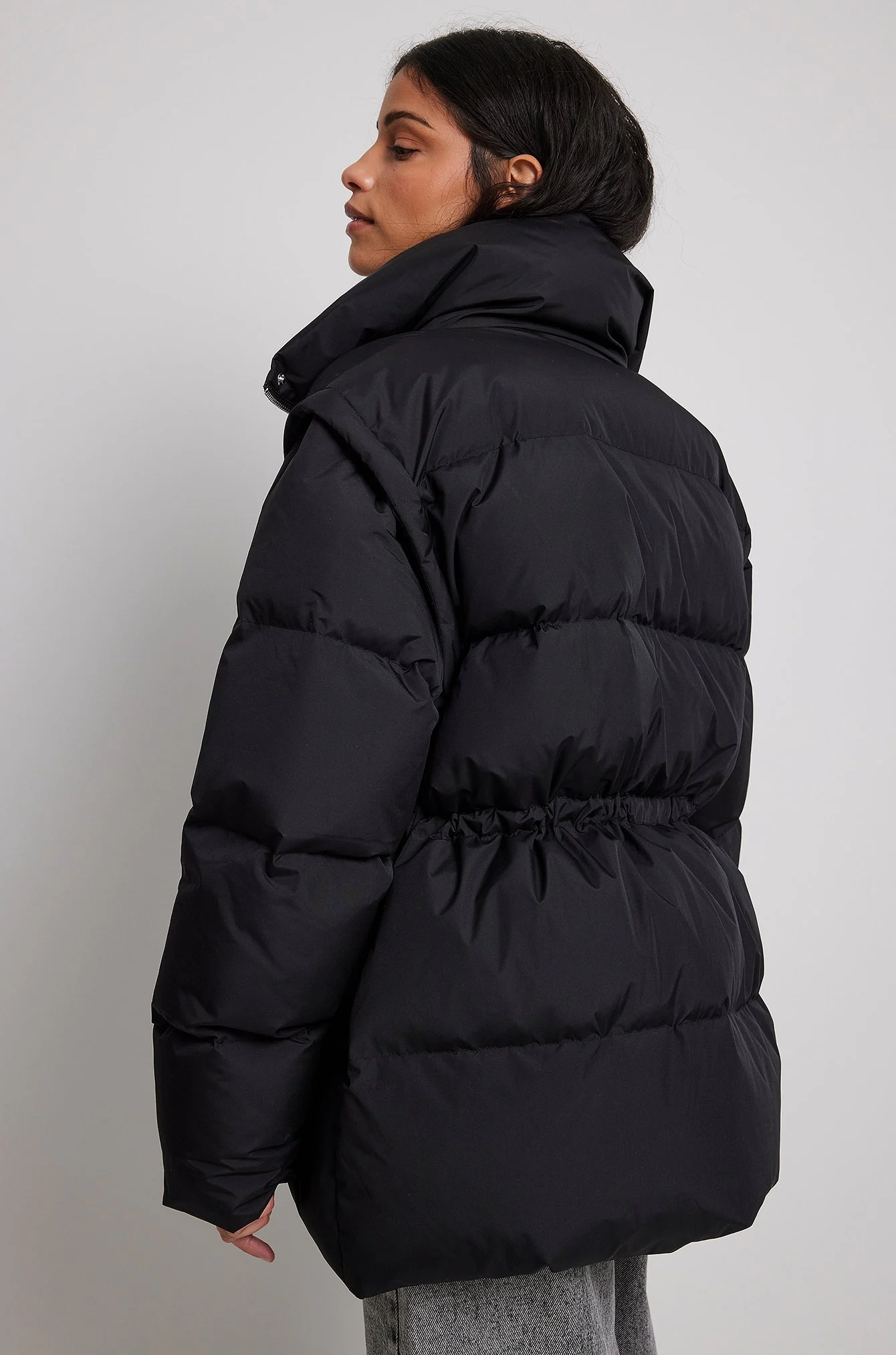 Wattierte Jacke mit Daunenmischung mit abnehmbaren Ärmeln