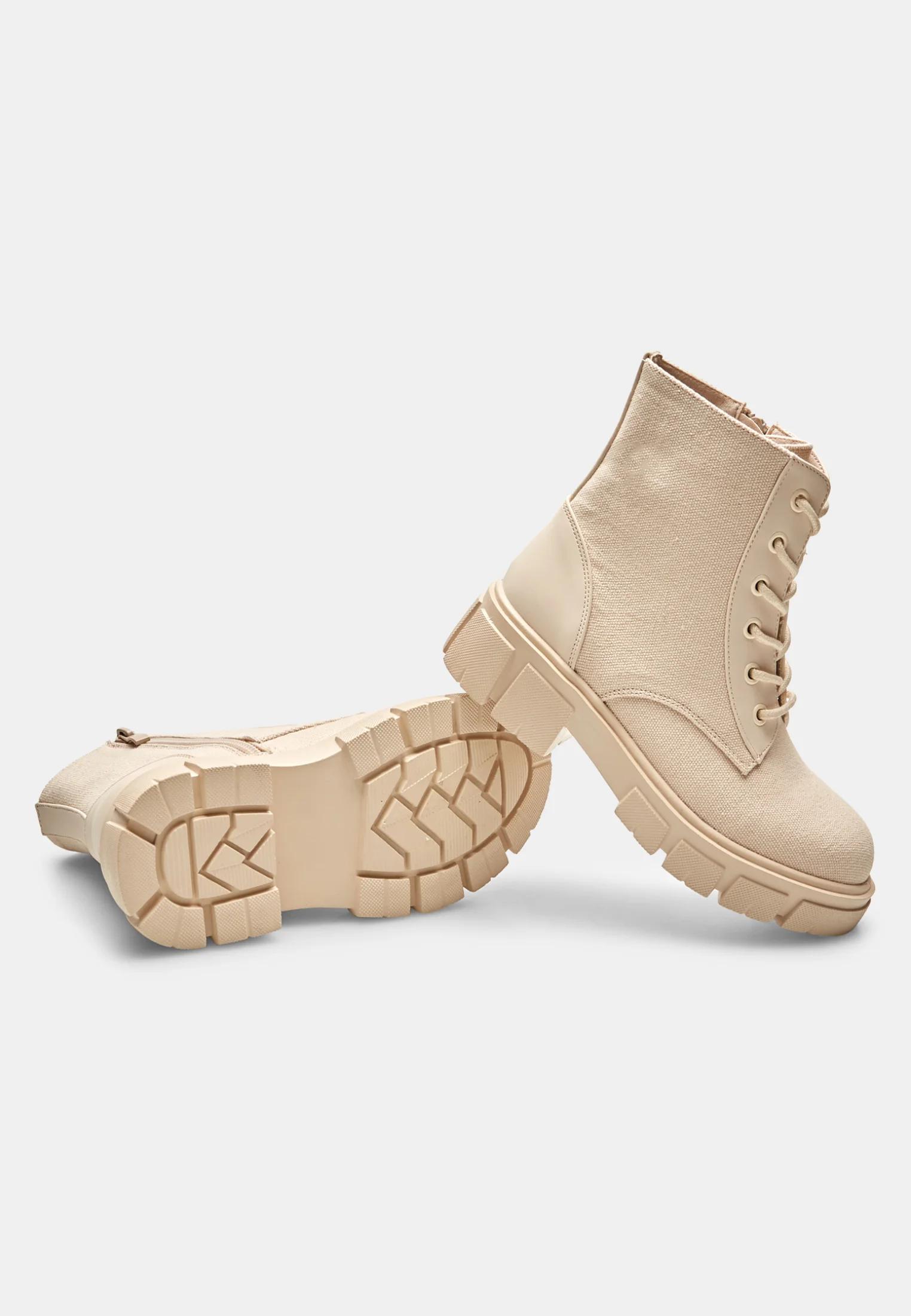 Botines con cordones Bata