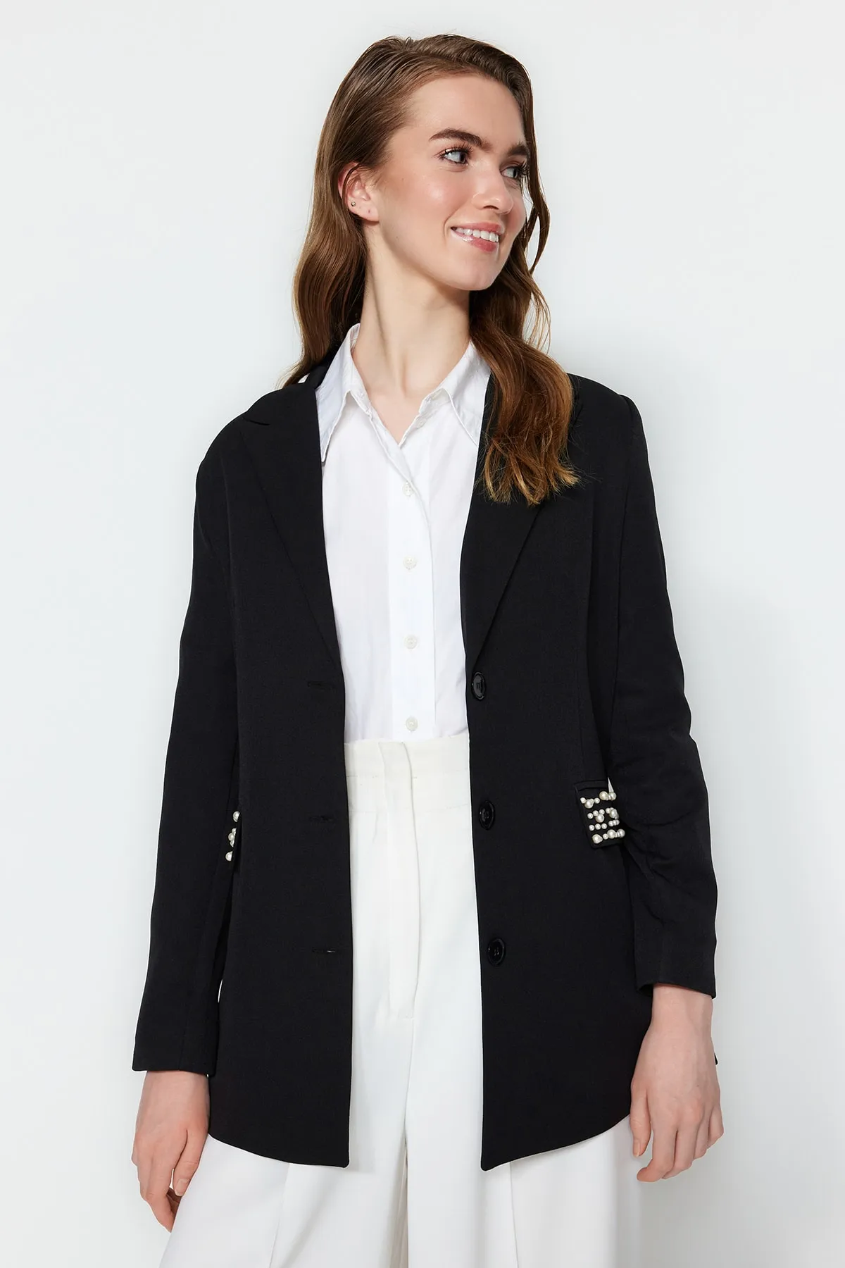 Trendyol Modest  Schwarze, gewebte, gefütterte Jacke mit Perlendetail auf der Tasche TCTSS23CK00096