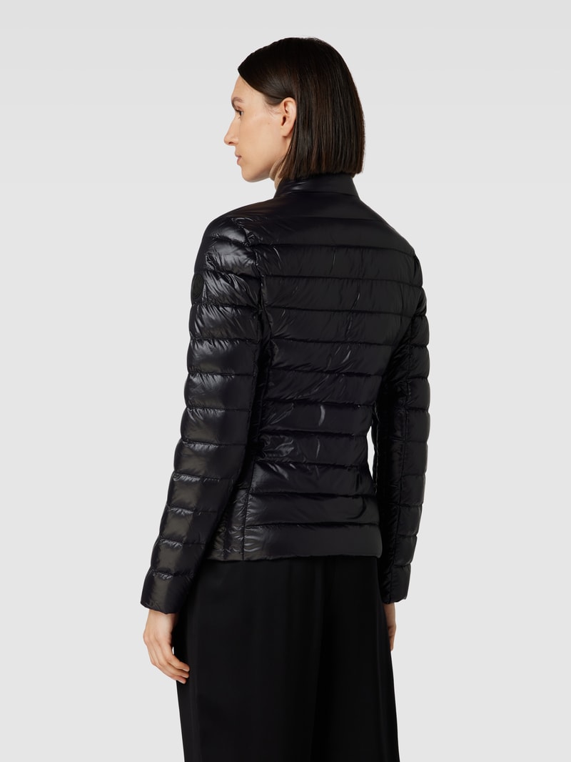 Daunenjacke mit Steppnähten in schwarz