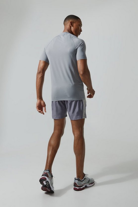 Man Active Muscle-Fit T-Shirt