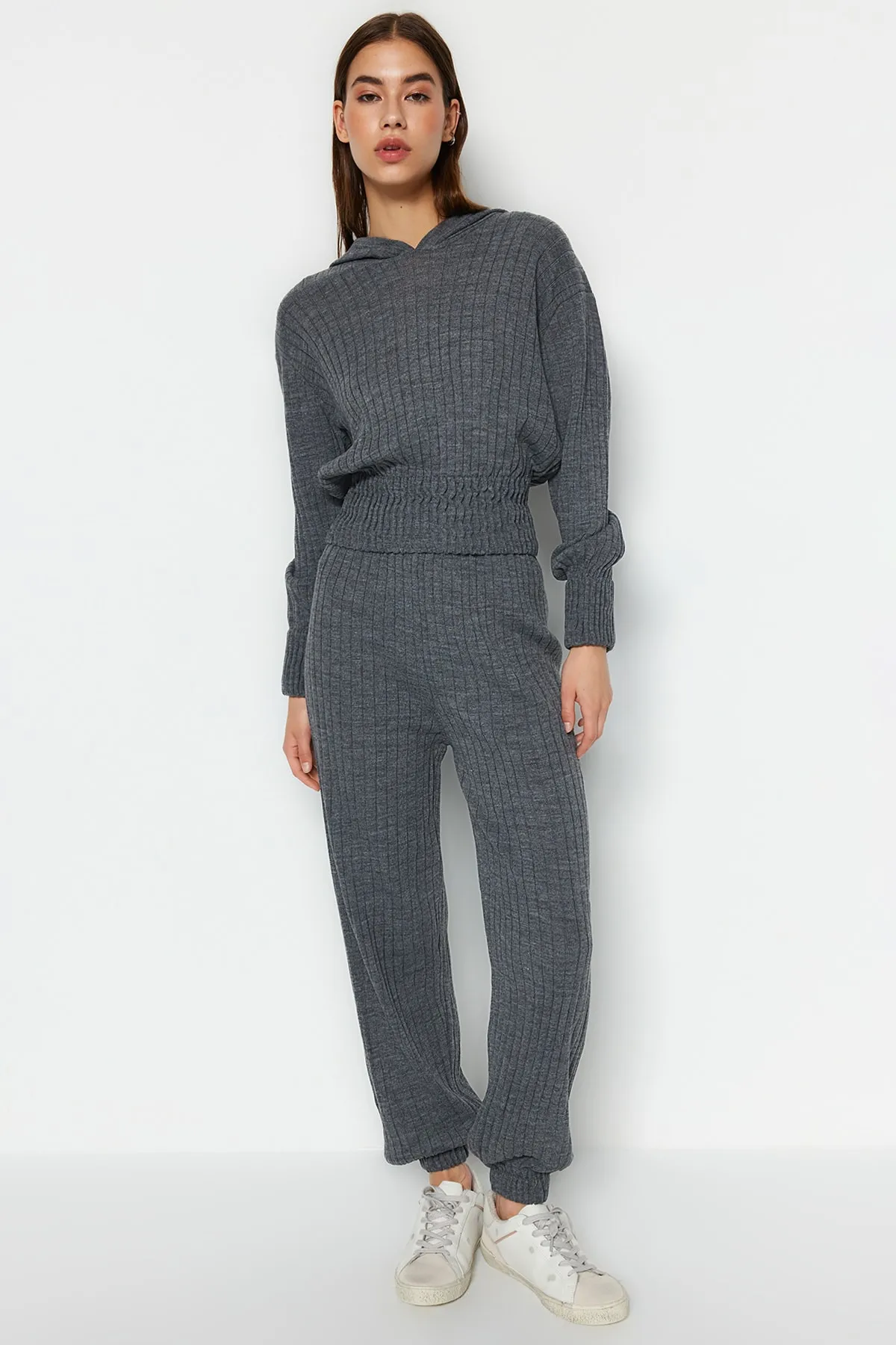 Trendyol Collection  Anthrazitfarbenes Strickoberteil und -unterteil mit Kapuze TWOAW22AU0044