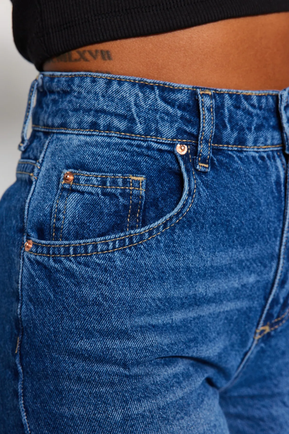 Trendyol Collection  Blaue Jeans mit hoher Taille und weitem Bein TWOAW24JE00073