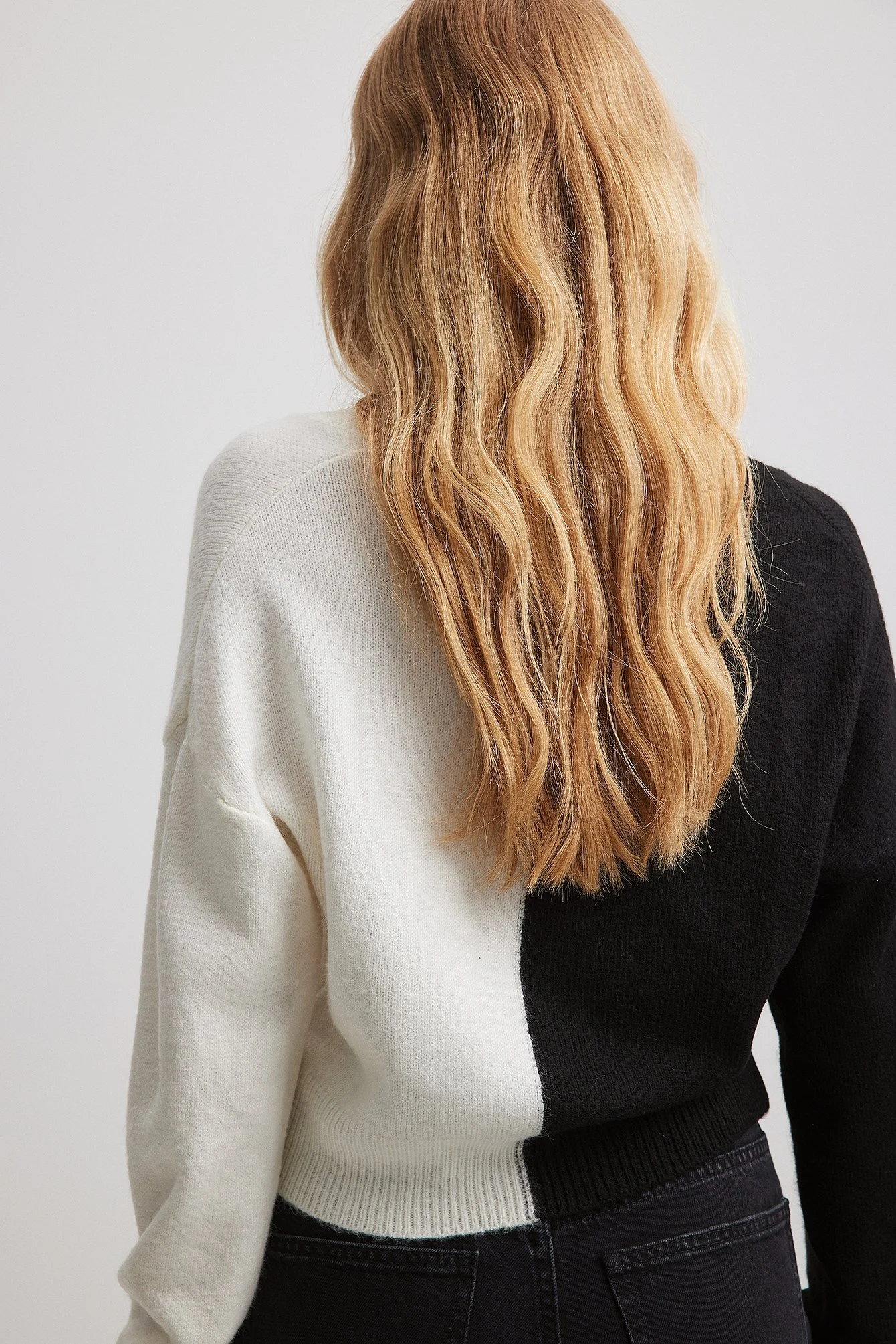 Strickpullover mit V-Ausschnitt und Farbblöcken