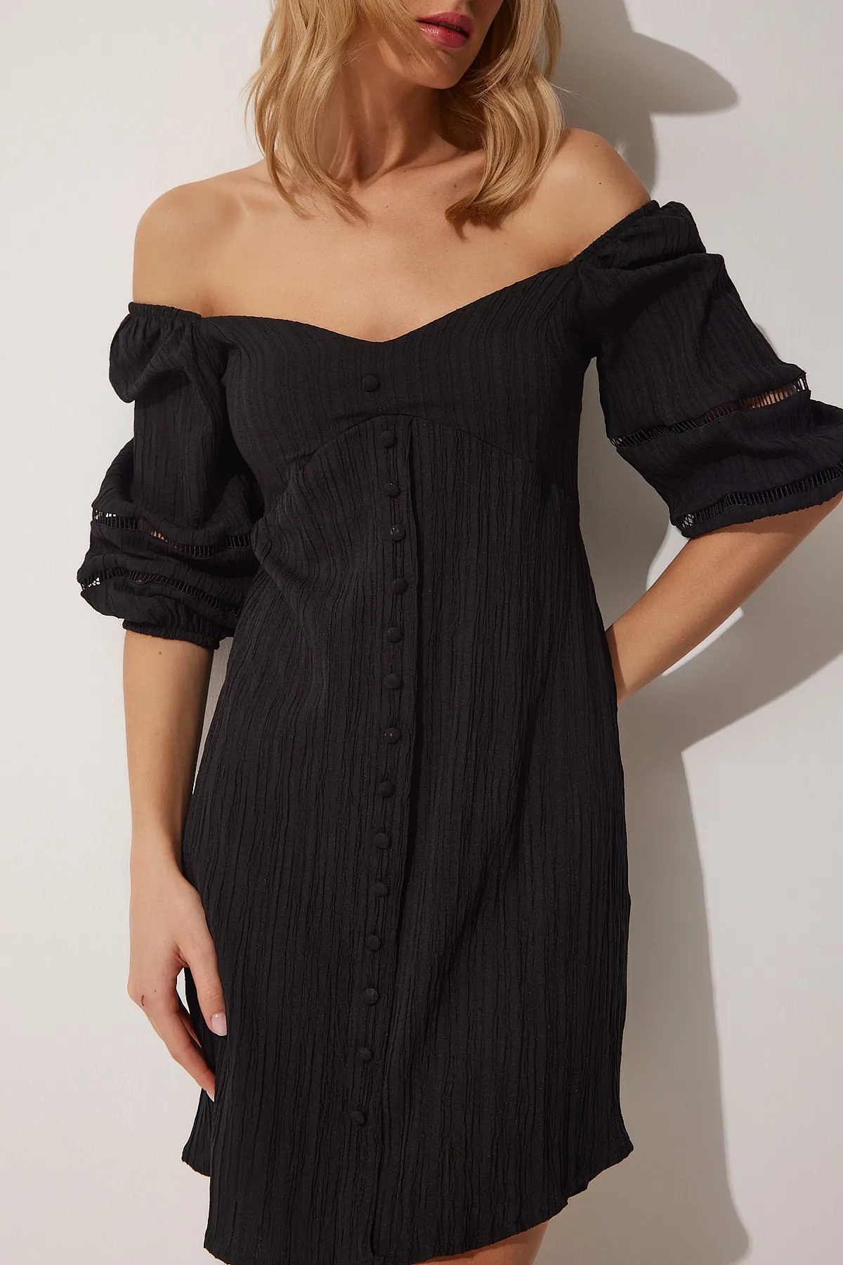Happiness İstanbul  Schwarzes Damen-Sommerkleid mit herzförmigem Ausschnitt und Ballonärmeln DM00113