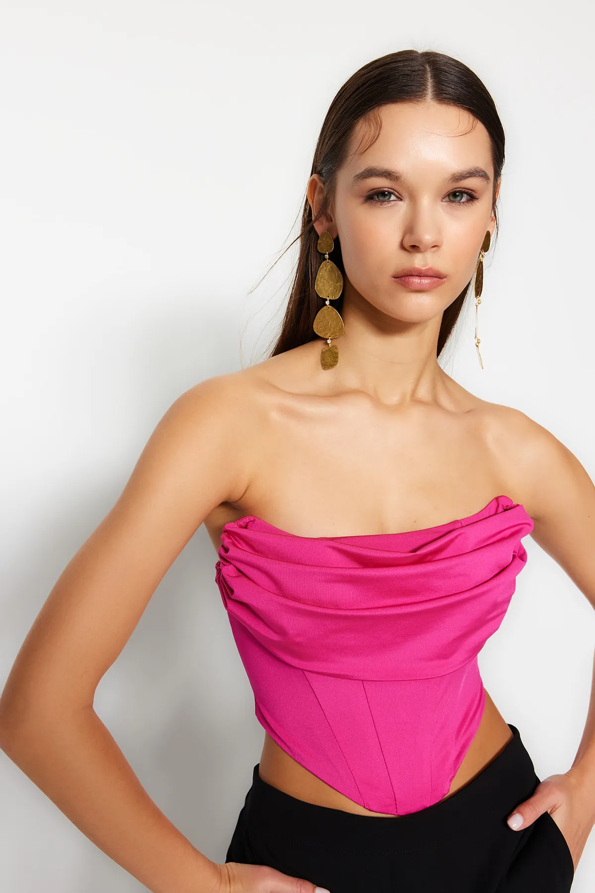 Trendyol Collection  Rosa Crop-gefüttertes Strickkorsett mit detailliertem Bustier TPRSS23BS00006