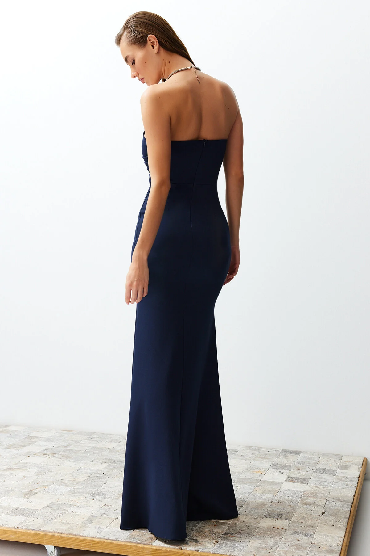 Trendyol Collection  Marineblaues Abendkleid mit Kragendetail TPRSS21AE0121