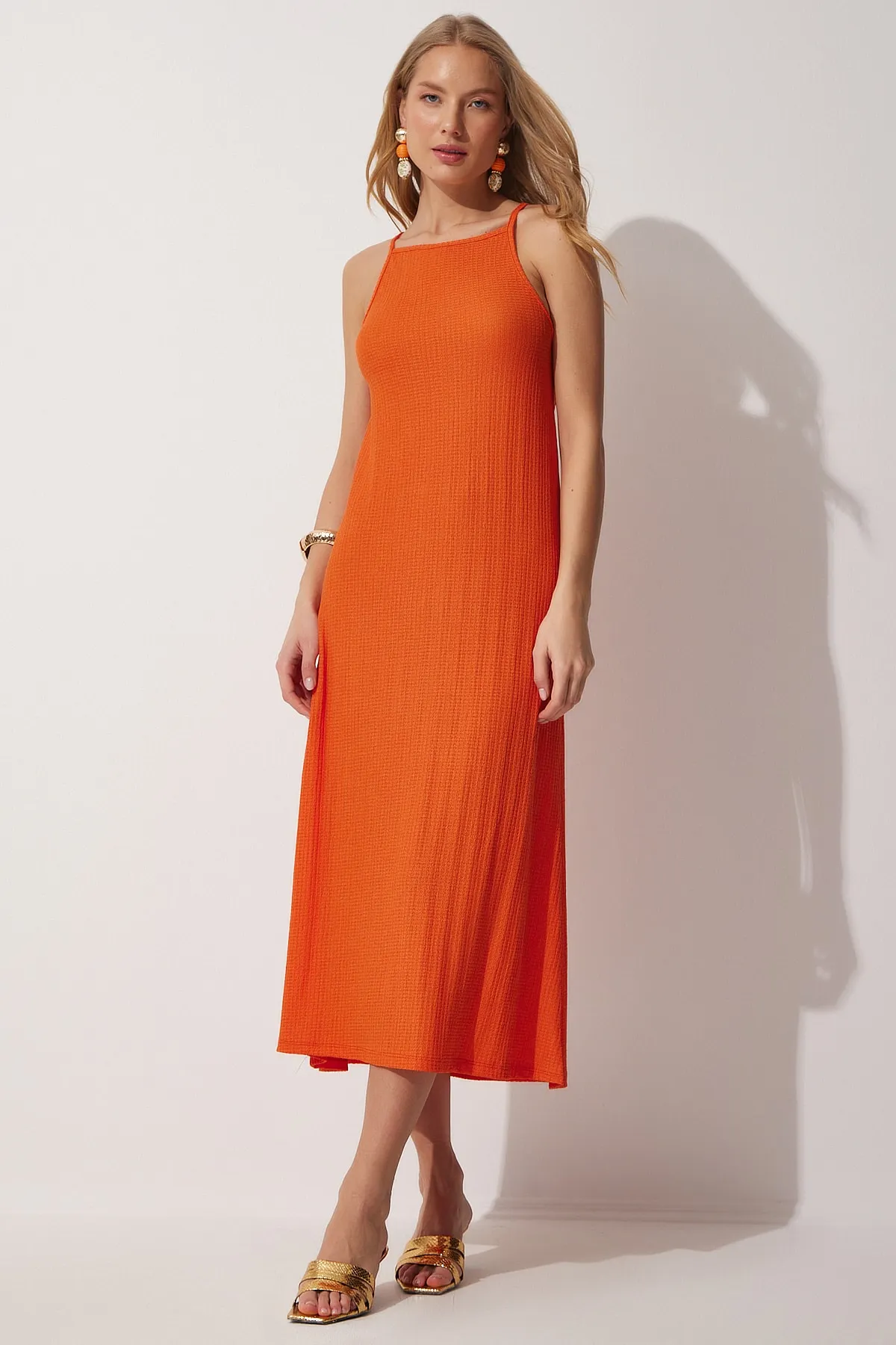 Happiness İstanbul  Langes Sommer-Strickkleid mit Trägern in Orange für Damen DZ00078
