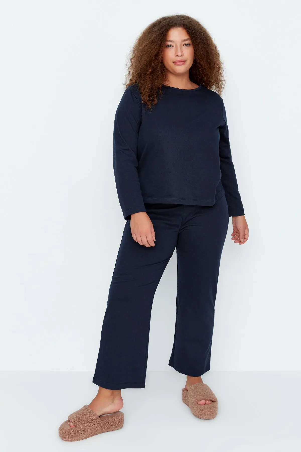 Trendyol Curve  Marineblaues Pyjama-Set aus Strick mit elastischer Taille TBBAW23AI00053