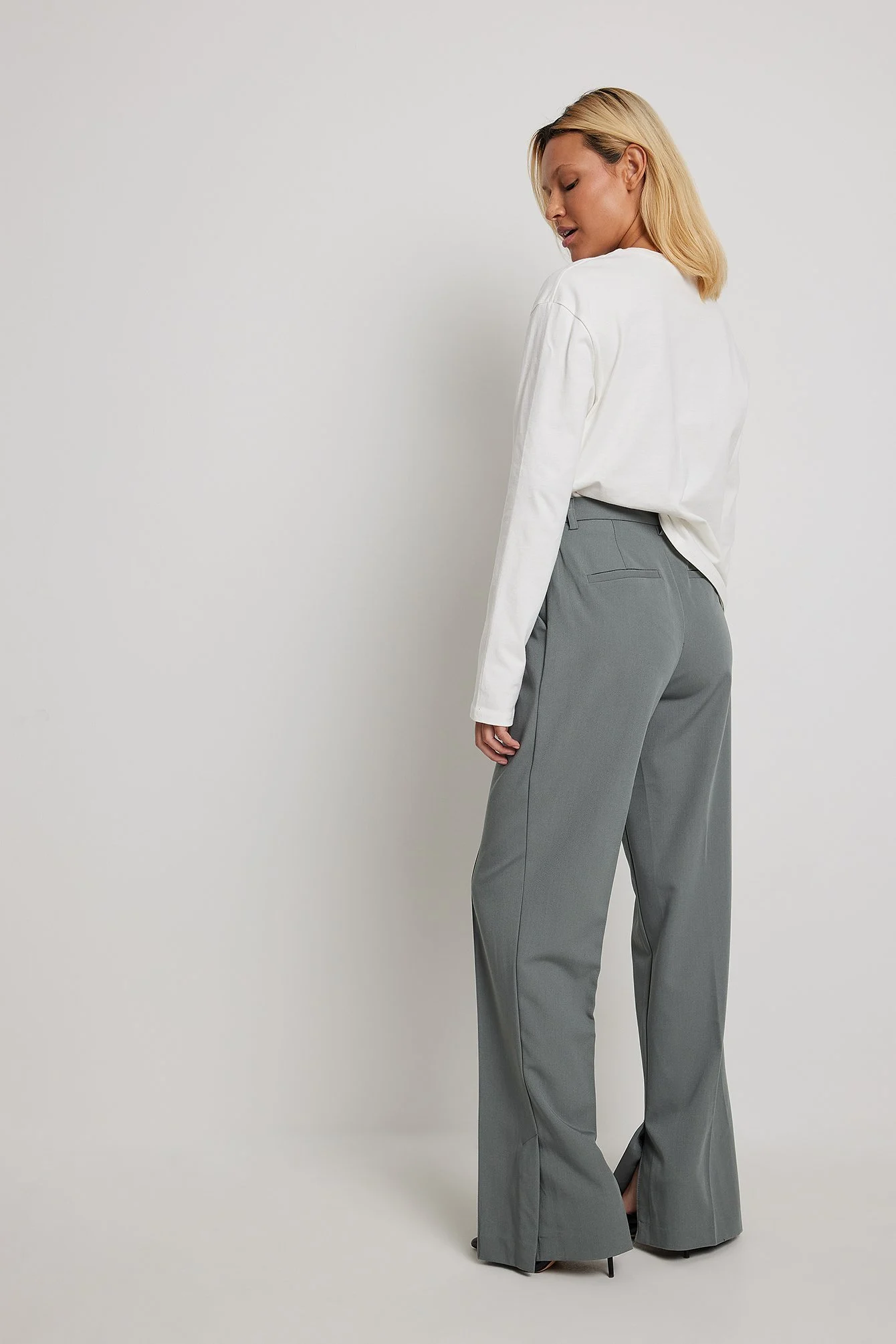 Angepasste Hose mit Seitenschlitz