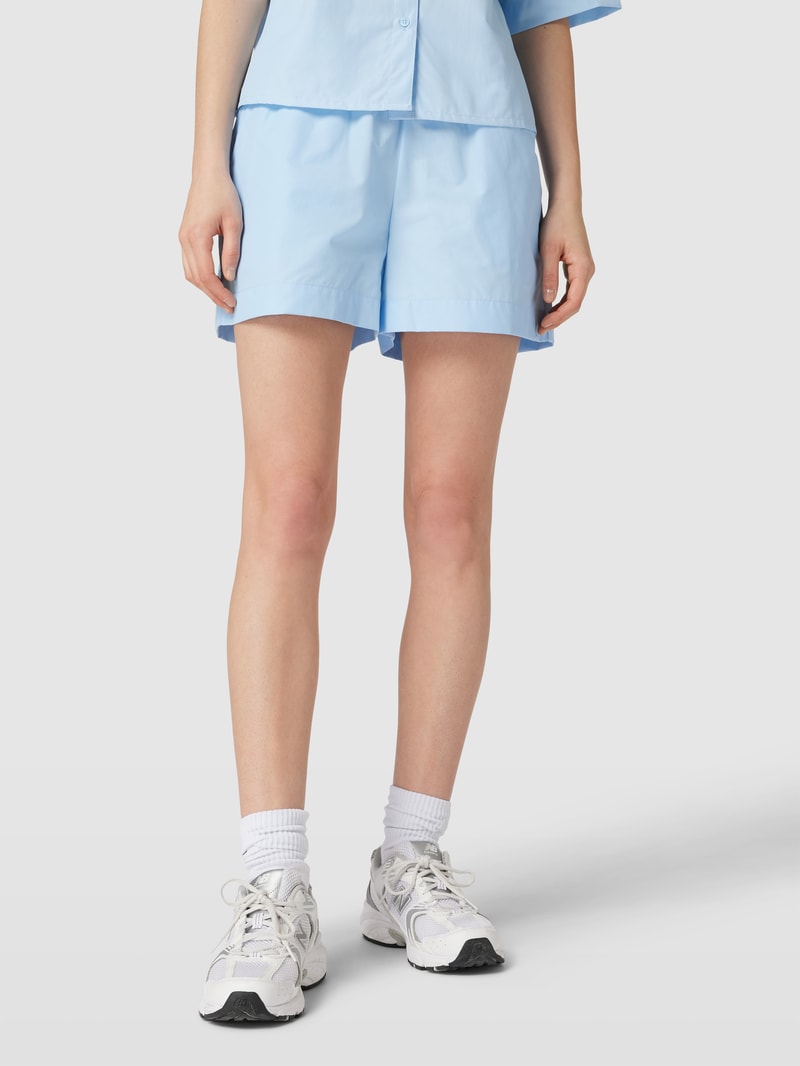 Shorts mit französischen Eingrifftaschen in hellblau